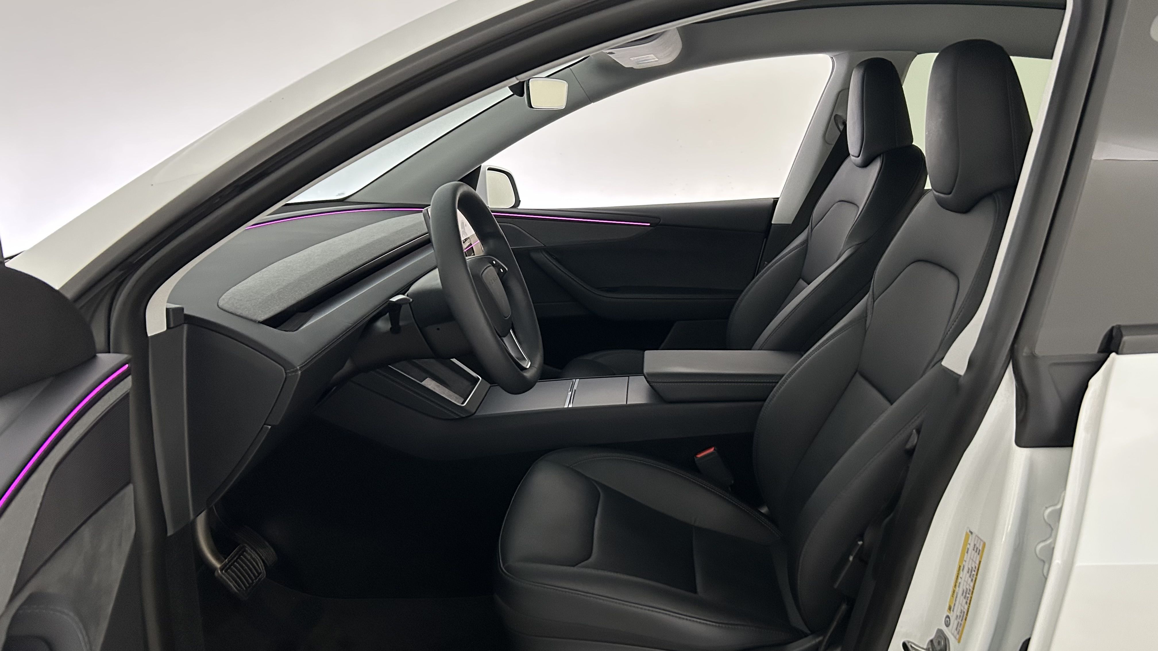 Tesla Model Y 2025