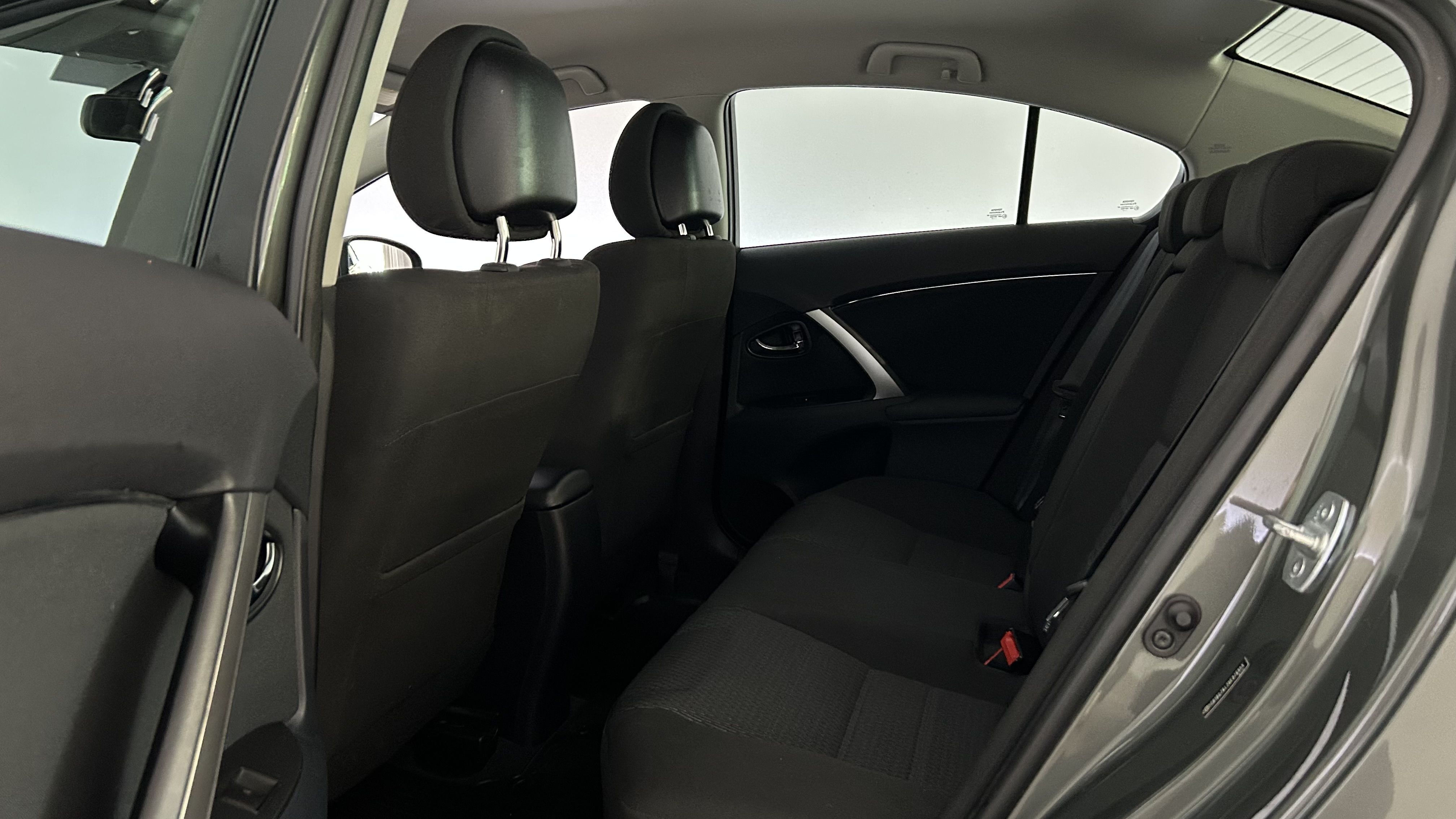 Toyota Avensis 2012