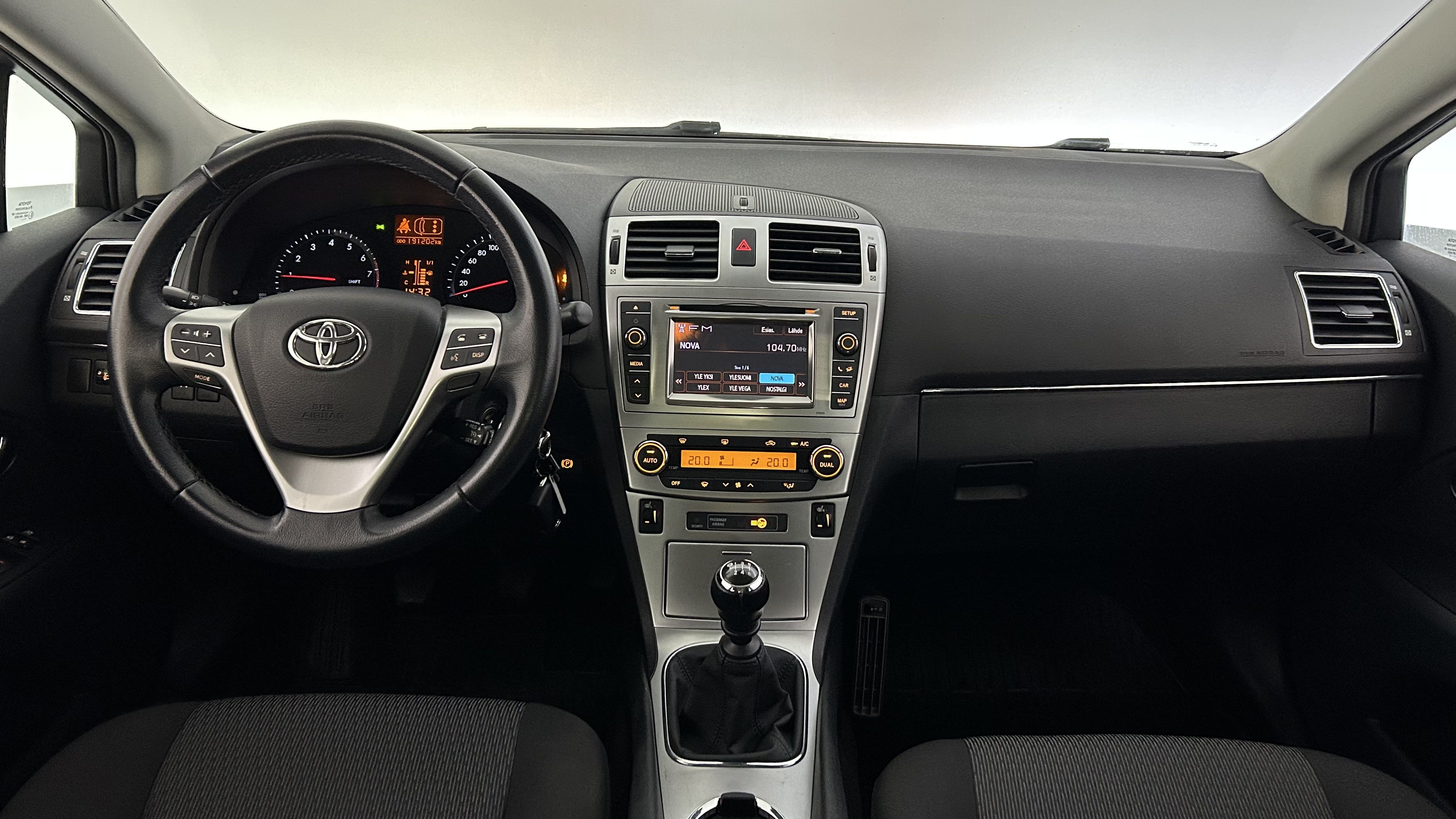 Toyota Avensis 2012