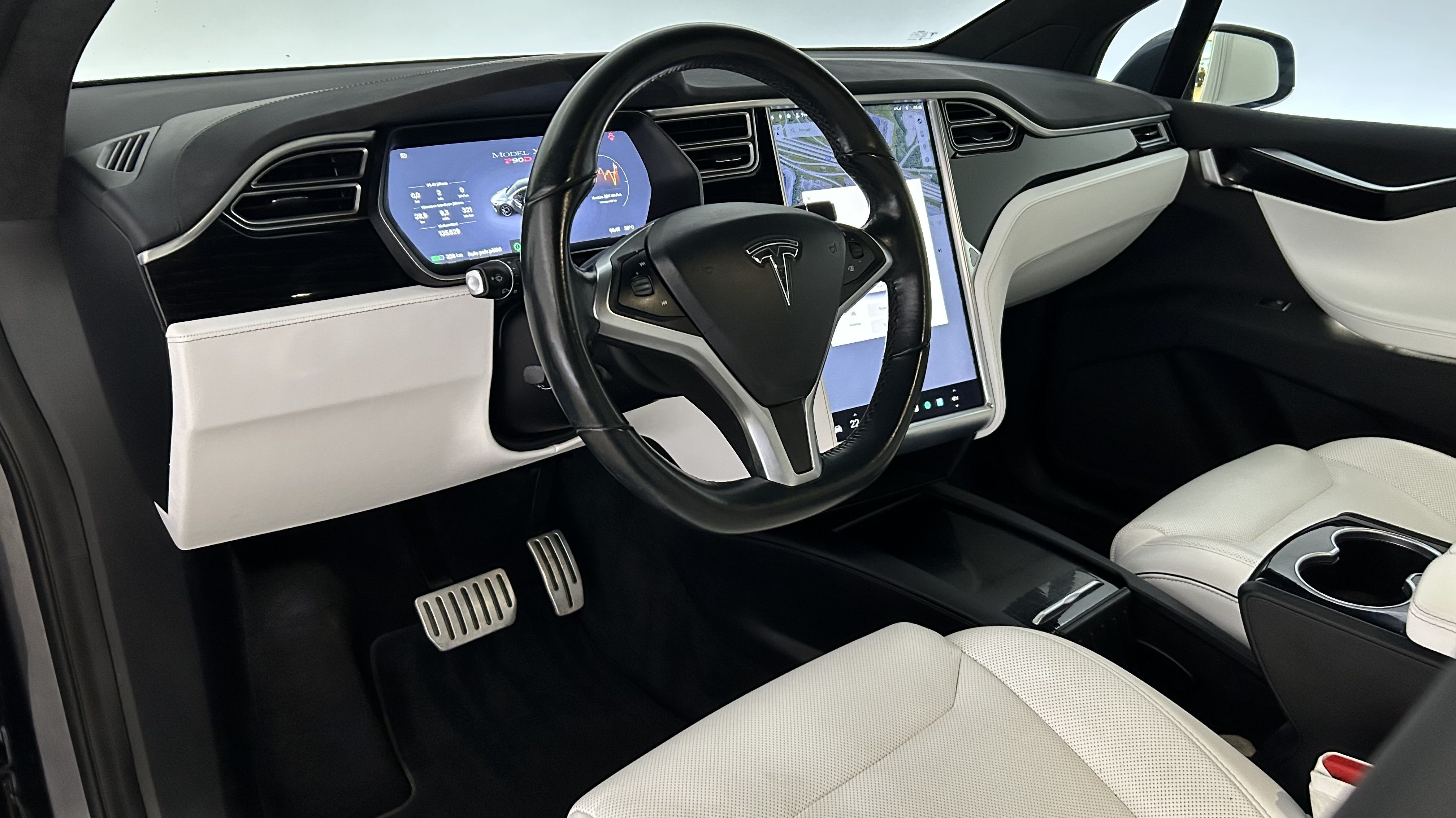 Tesla Model X 2016