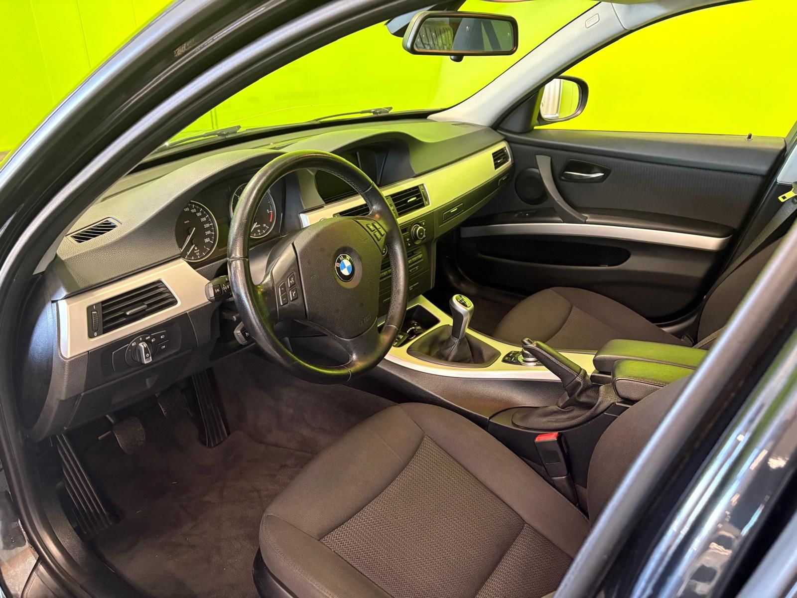 BMW 320 2011