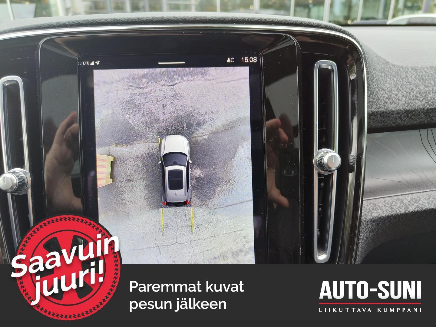 VOLVO XC40 2023