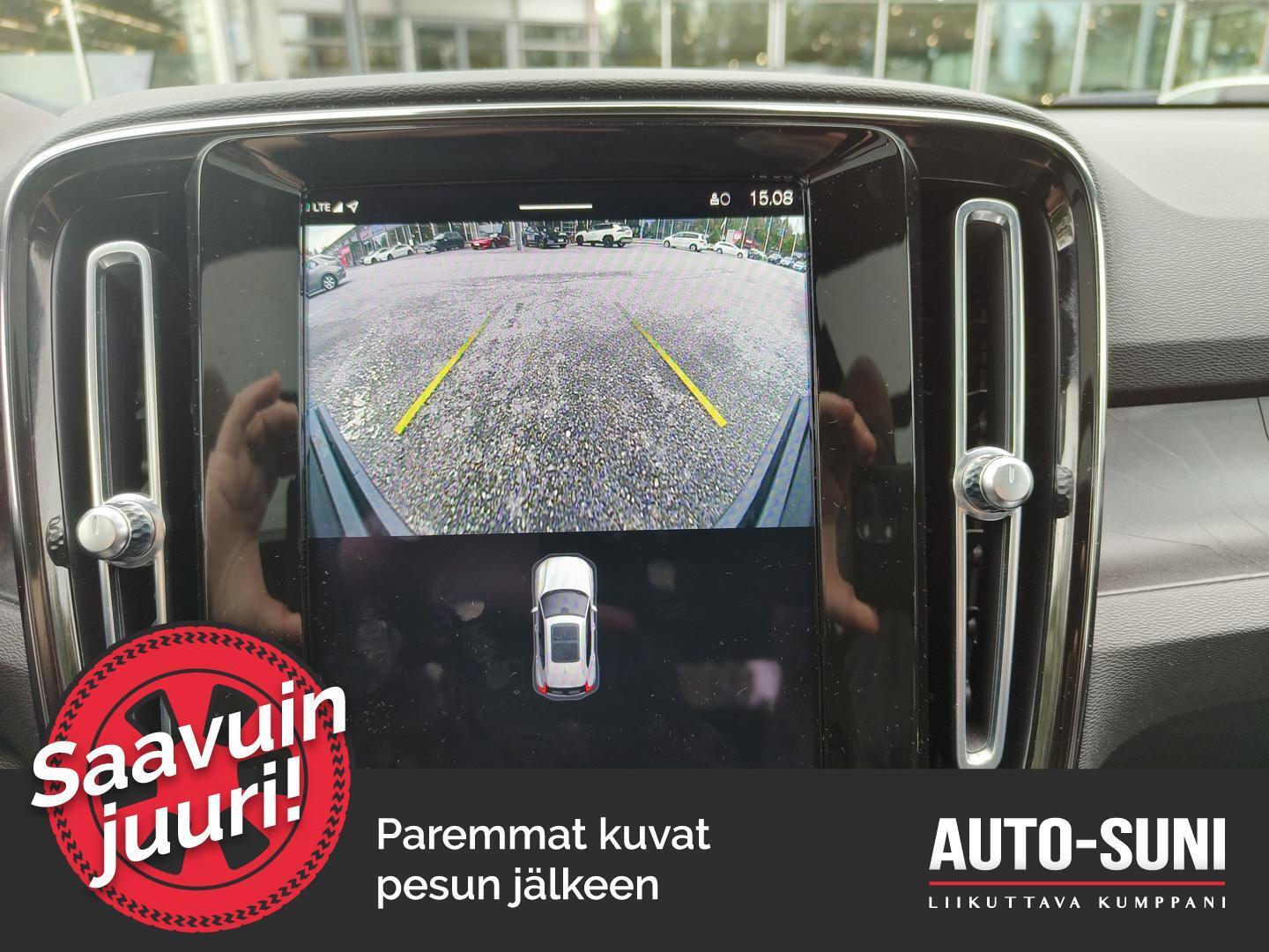 VOLVO XC40 2023