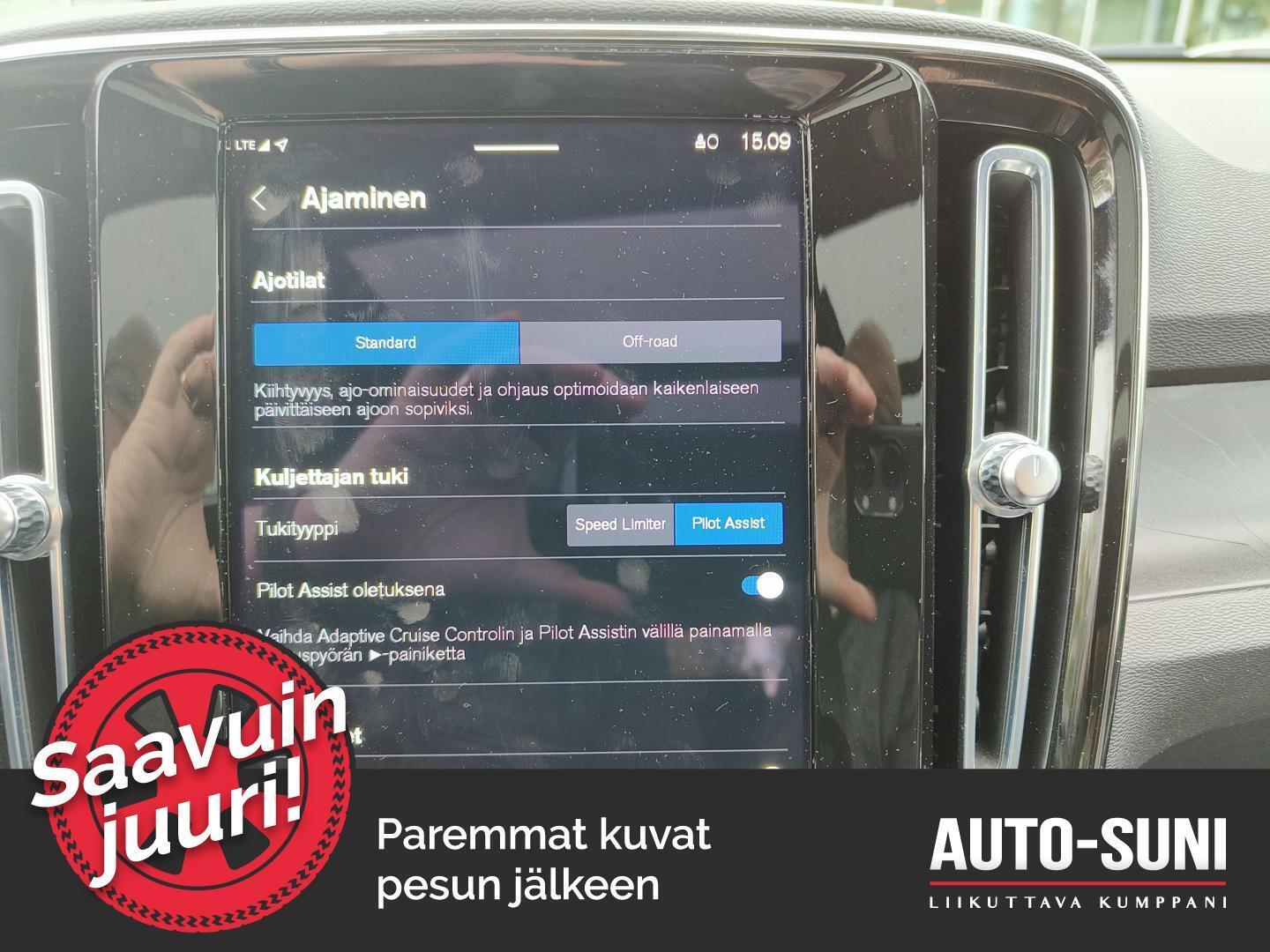 VOLVO XC40 2023