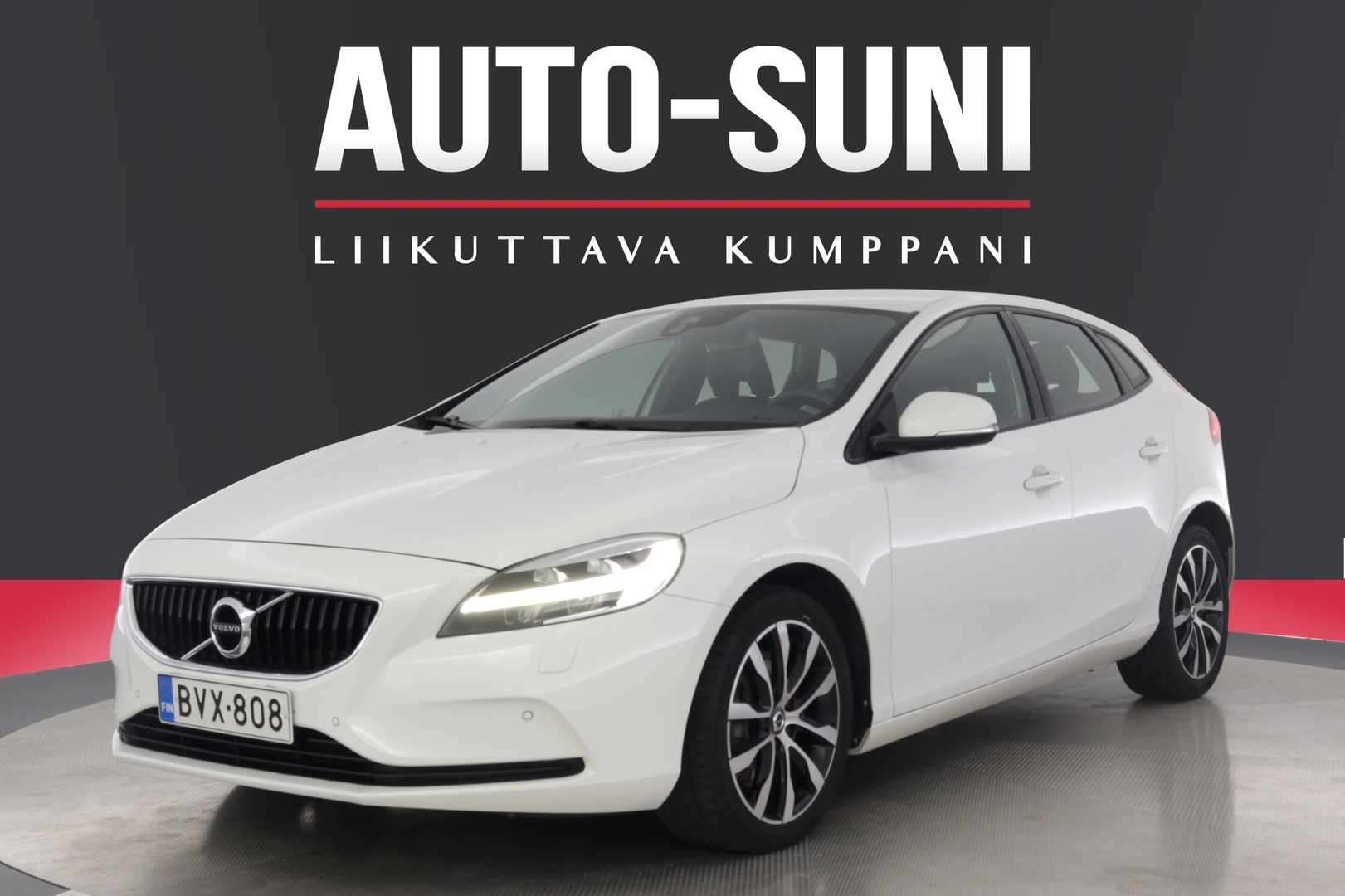 VOLVO V40 2019