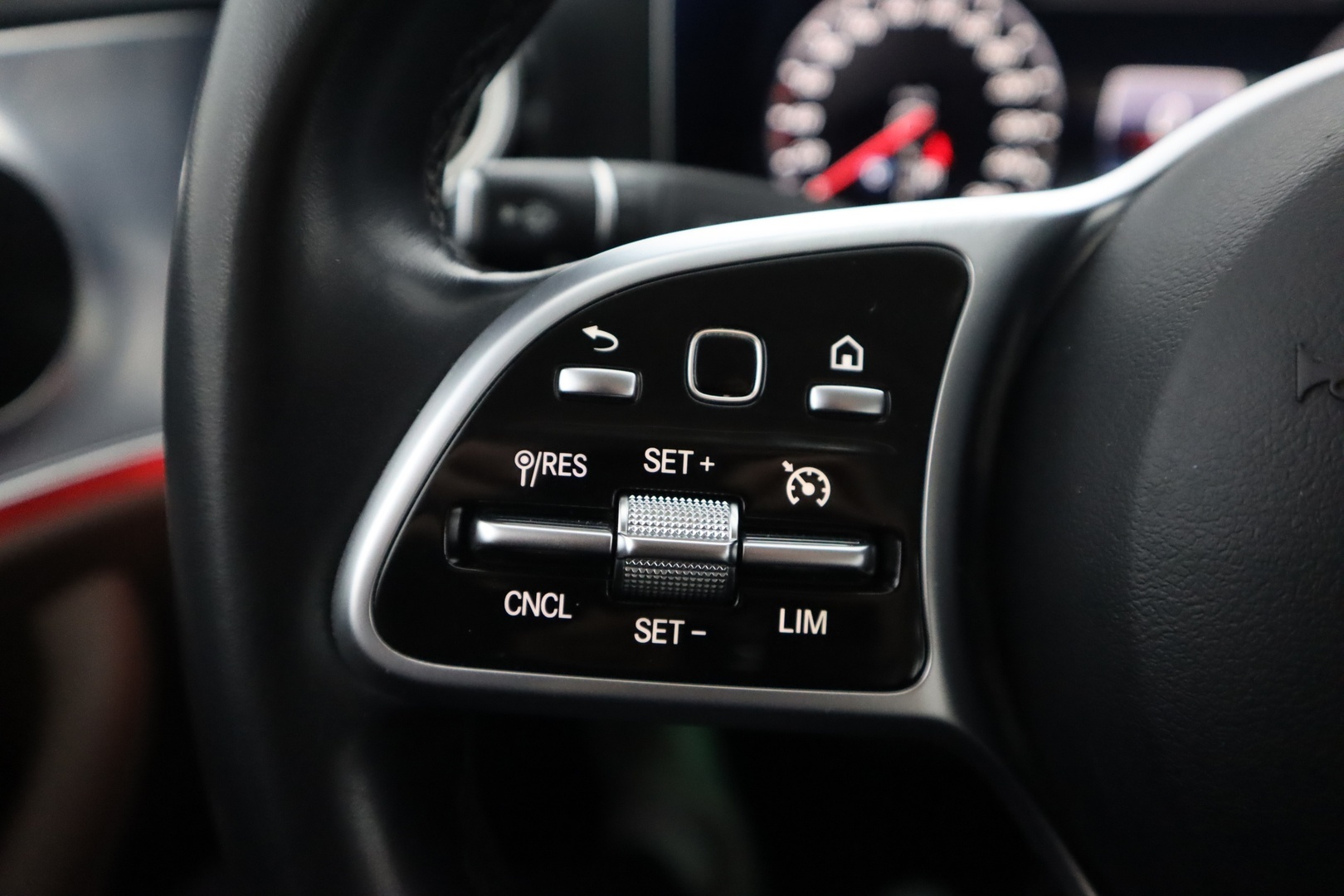 MERCEDES-BENZ E 2019