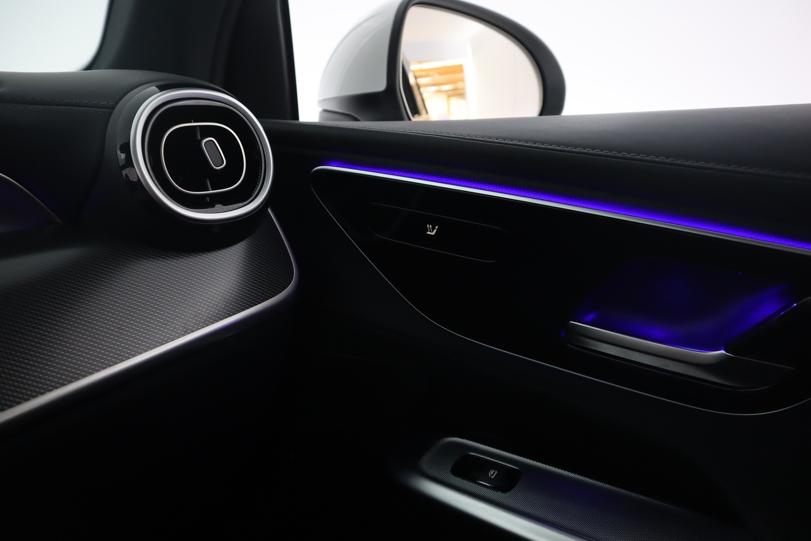 MERCEDES-BENZ GLC 2023