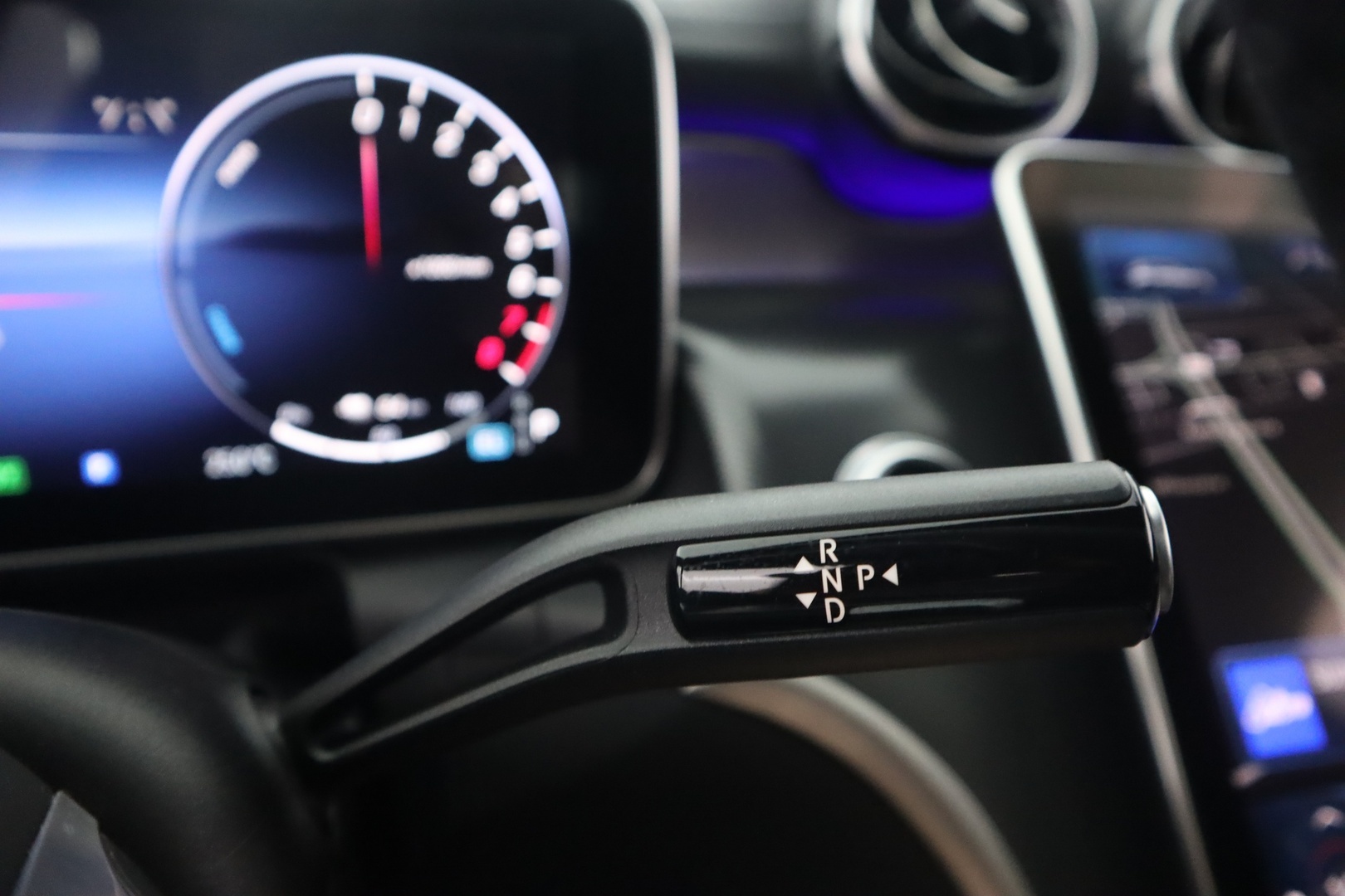 MERCEDES-BENZ GLC 2023