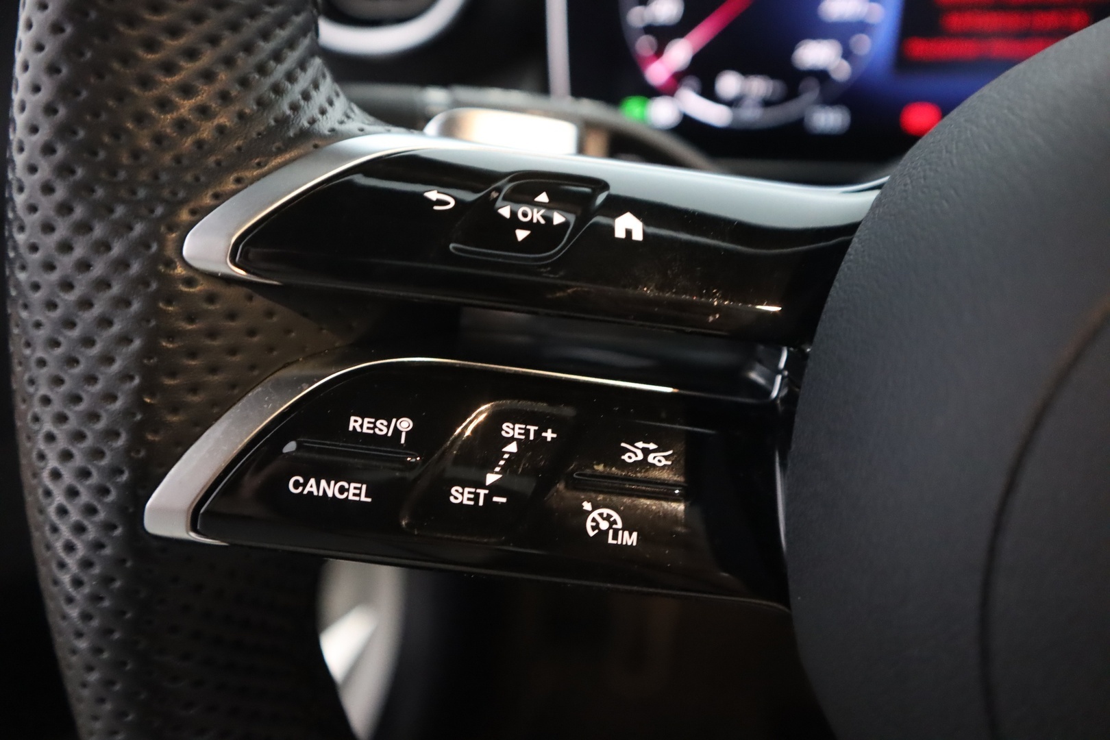 MERCEDES-BENZ GLC 2023