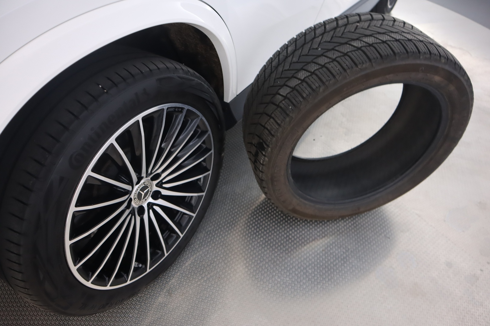 MERCEDES-BENZ GLC 2023