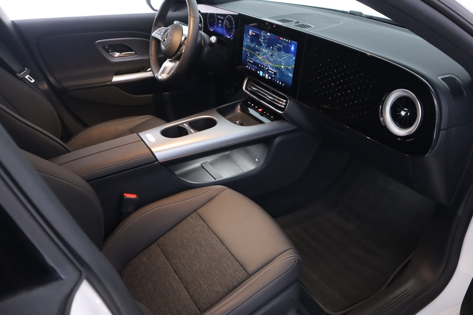 MERCEDES-BENZ CLA 2025
