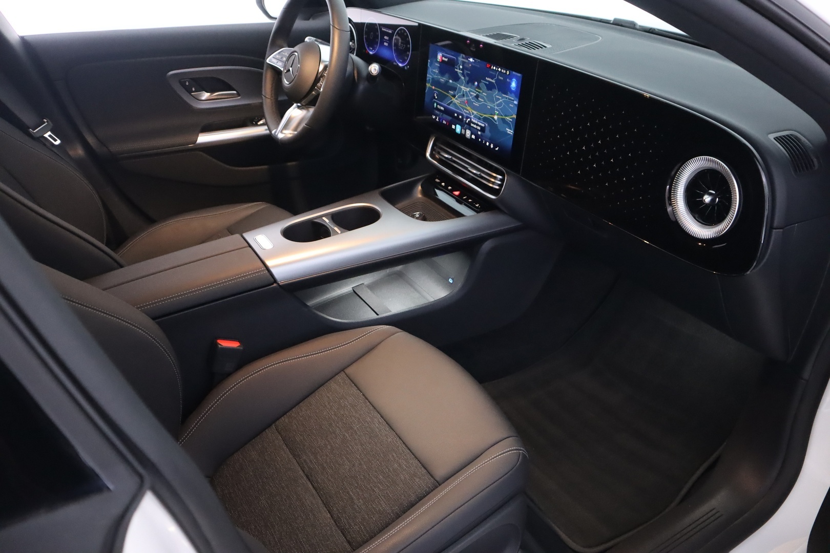 MERCEDES-BENZ CLA 2025