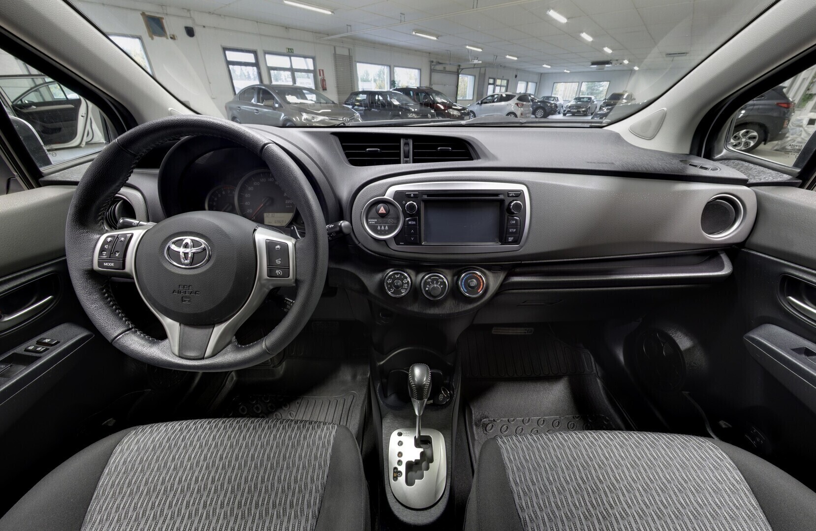 TOYOTA Yaris 2014