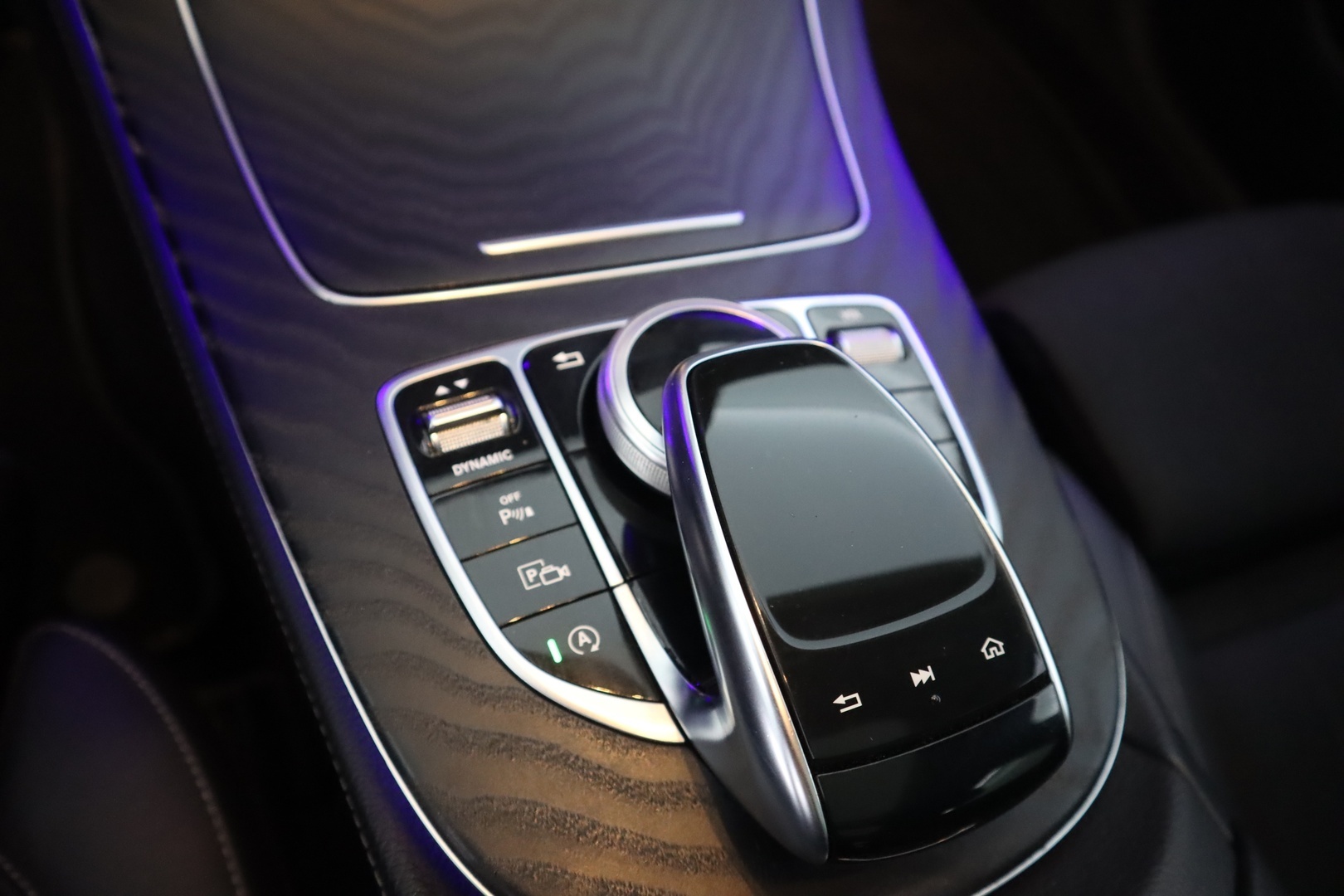 MERCEDES-BENZ E 2019