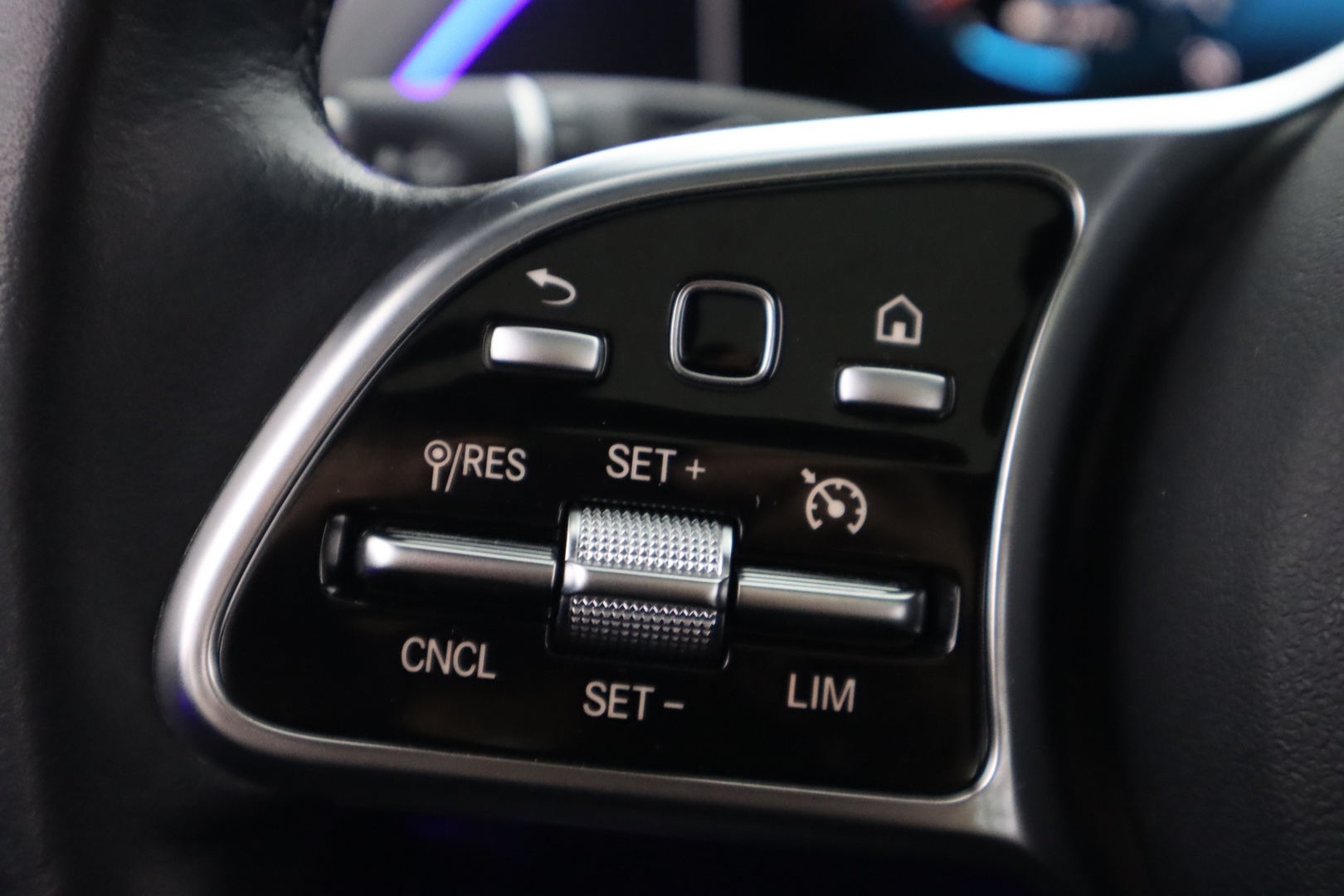 MERCEDES-BENZ EQC 2020