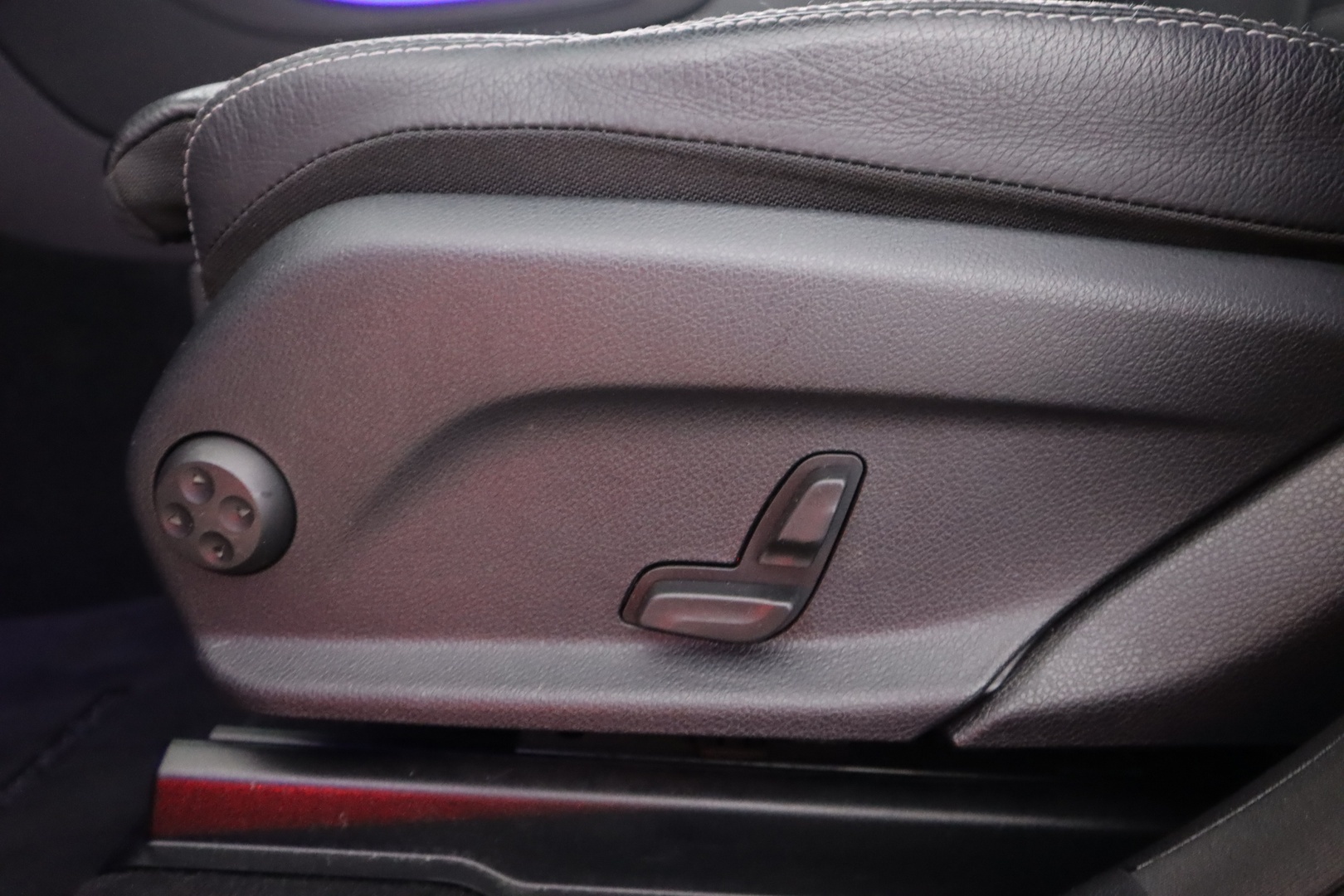 MERCEDES-BENZ EQC 2020