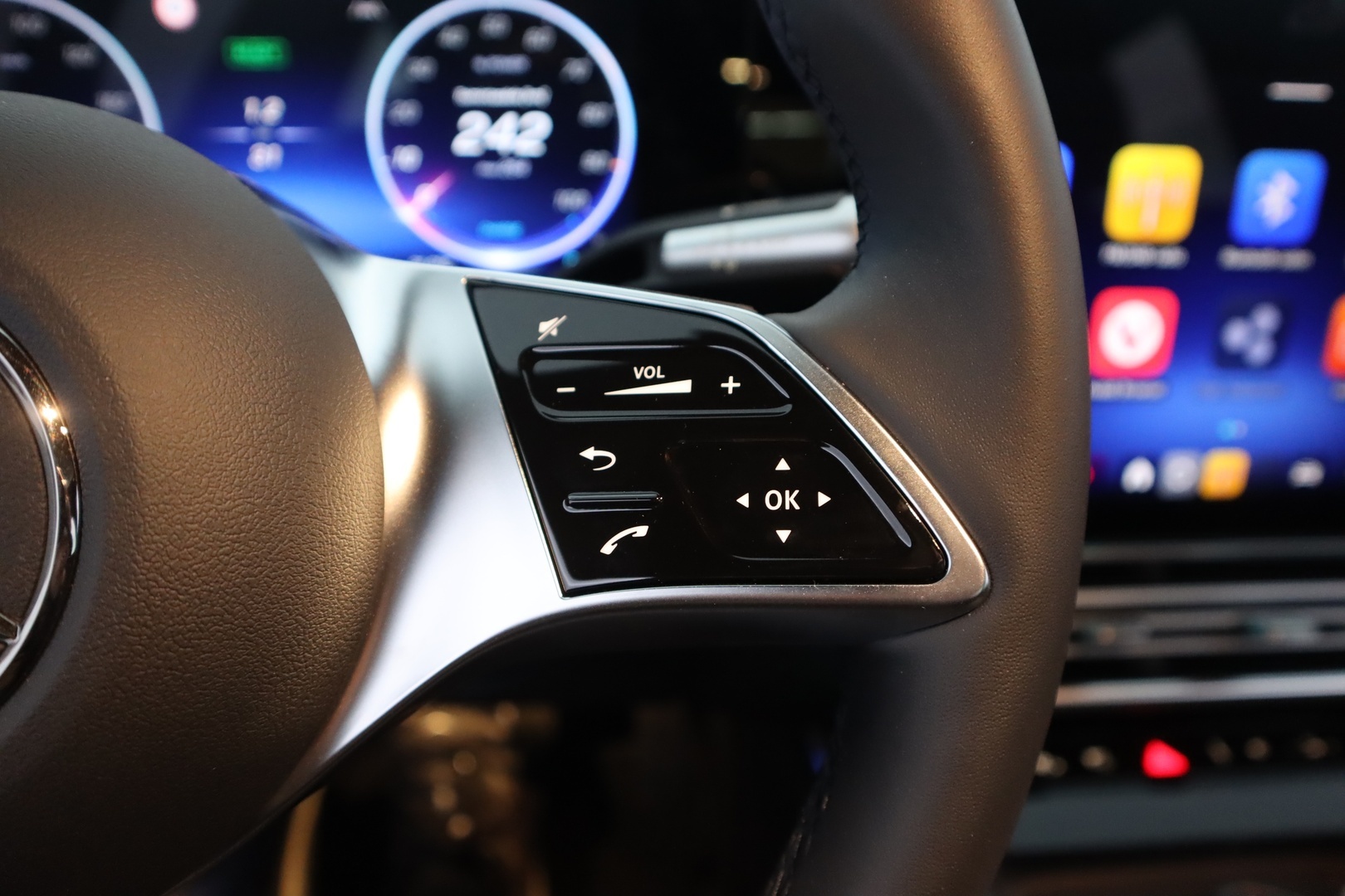 MERCEDES-BENZ CLA 2025