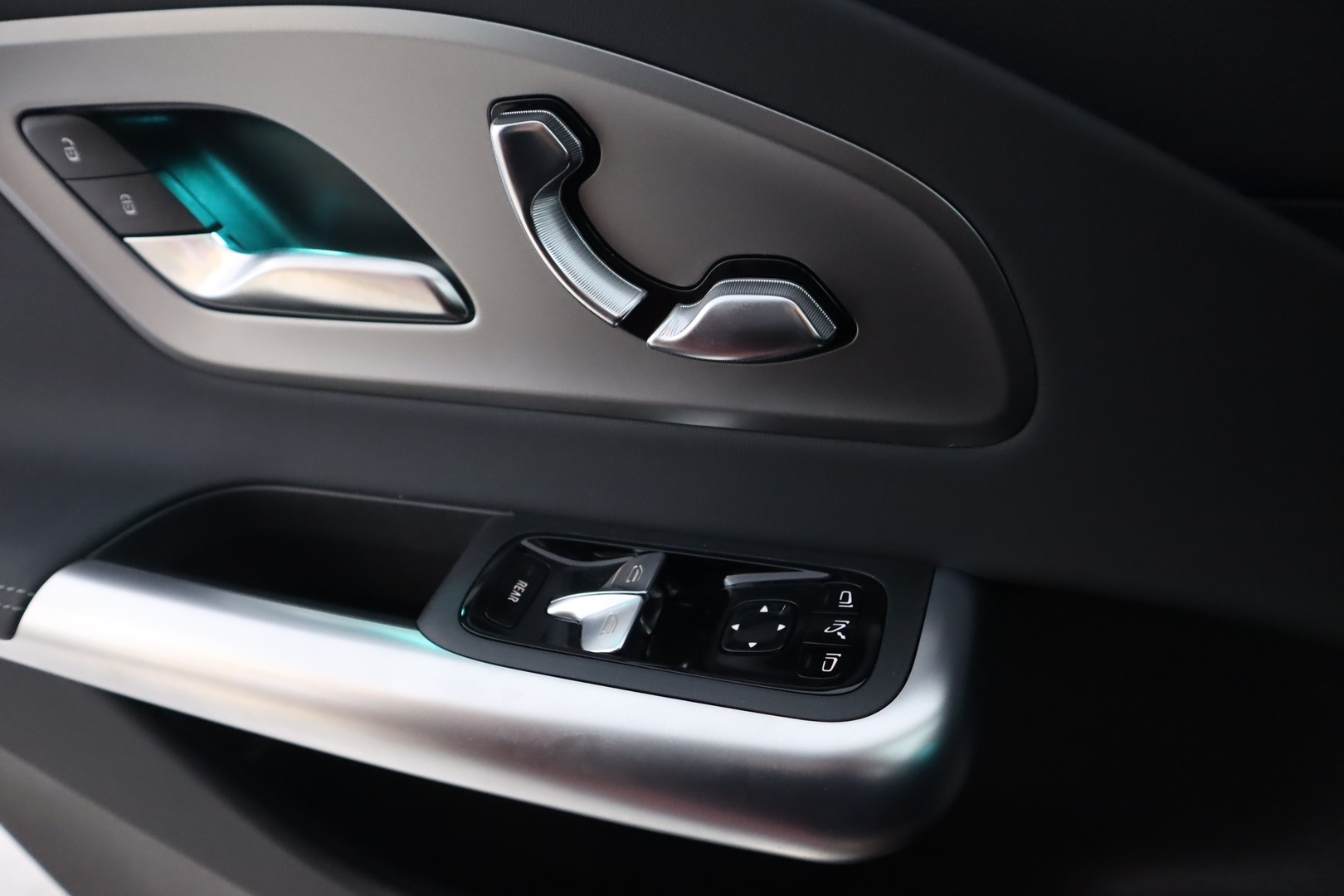 MERCEDES-BENZ CLA 2025