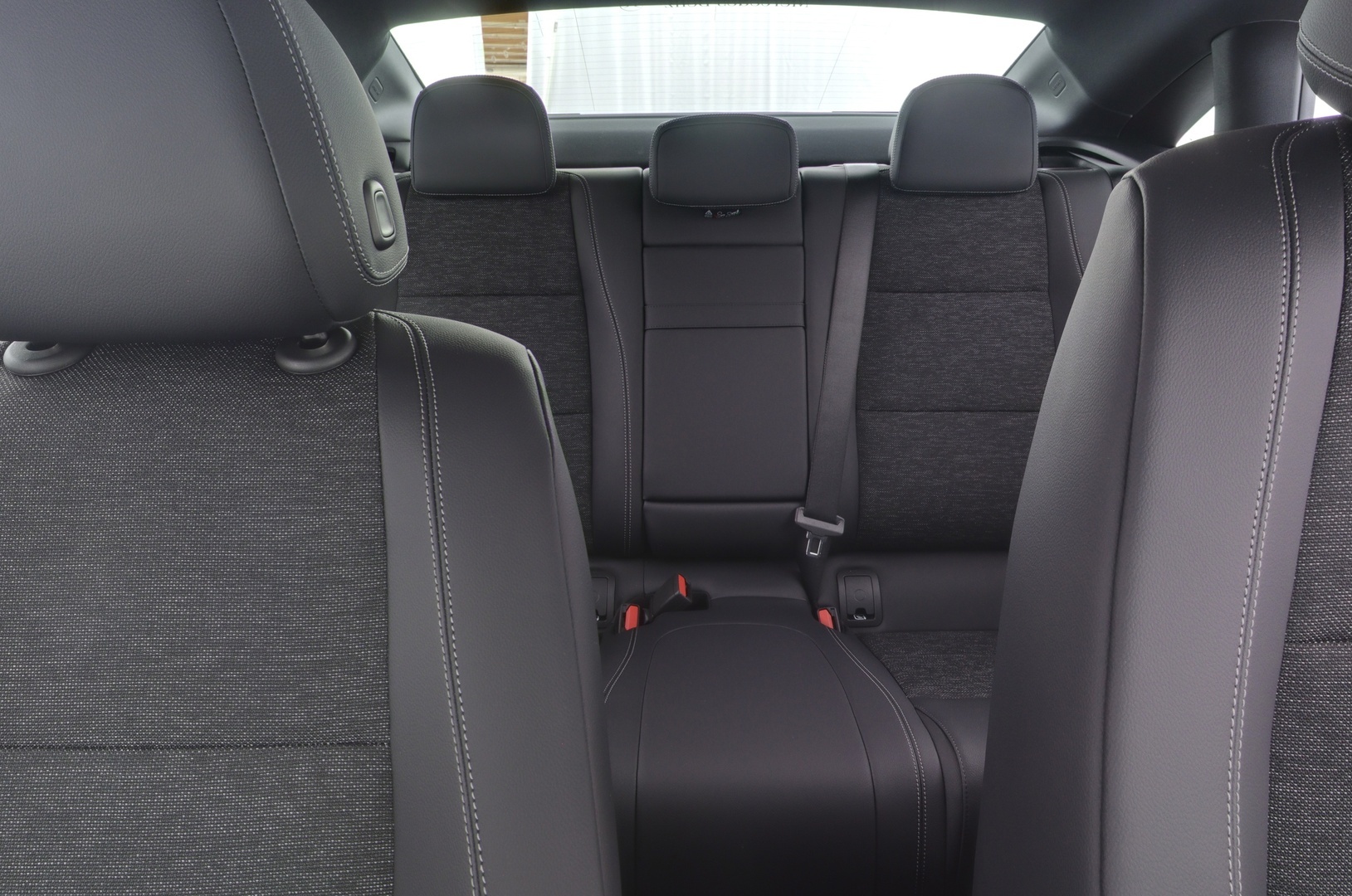 MERCEDES-BENZ CLA 2025