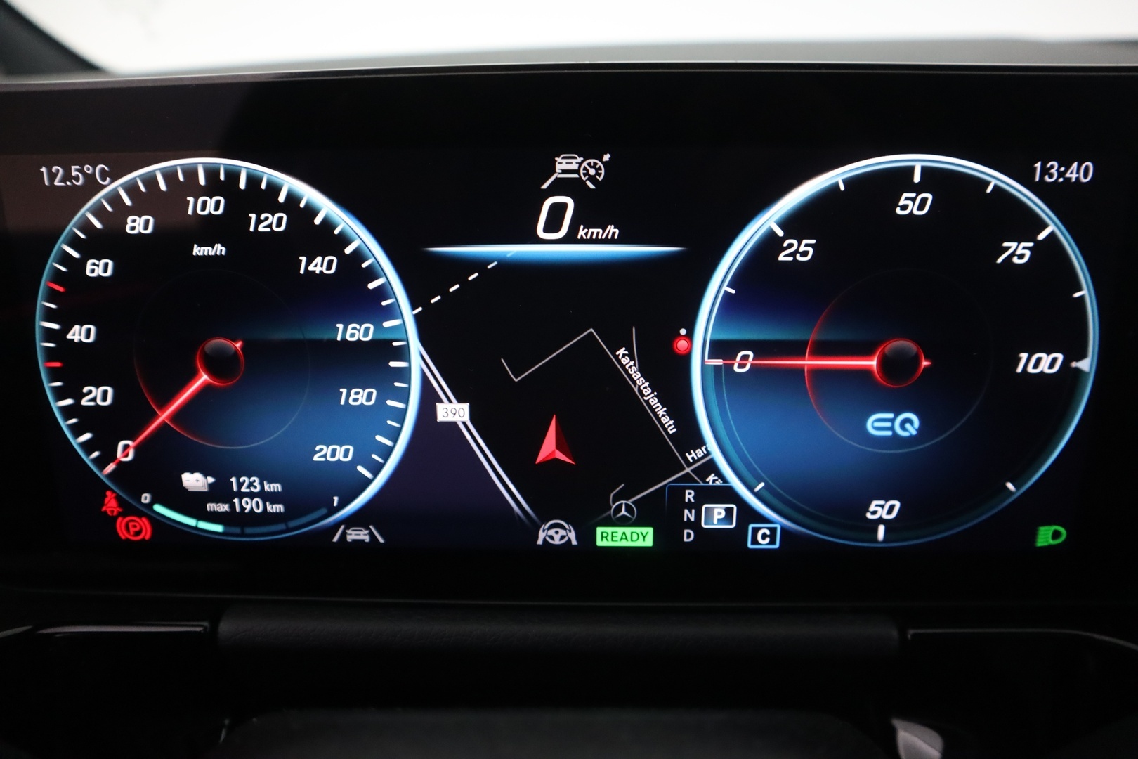 MERCEDES-BENZ EQA 2023