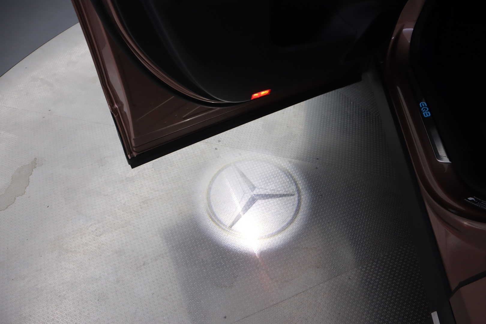 MERCEDES-BENZ EQB 2022