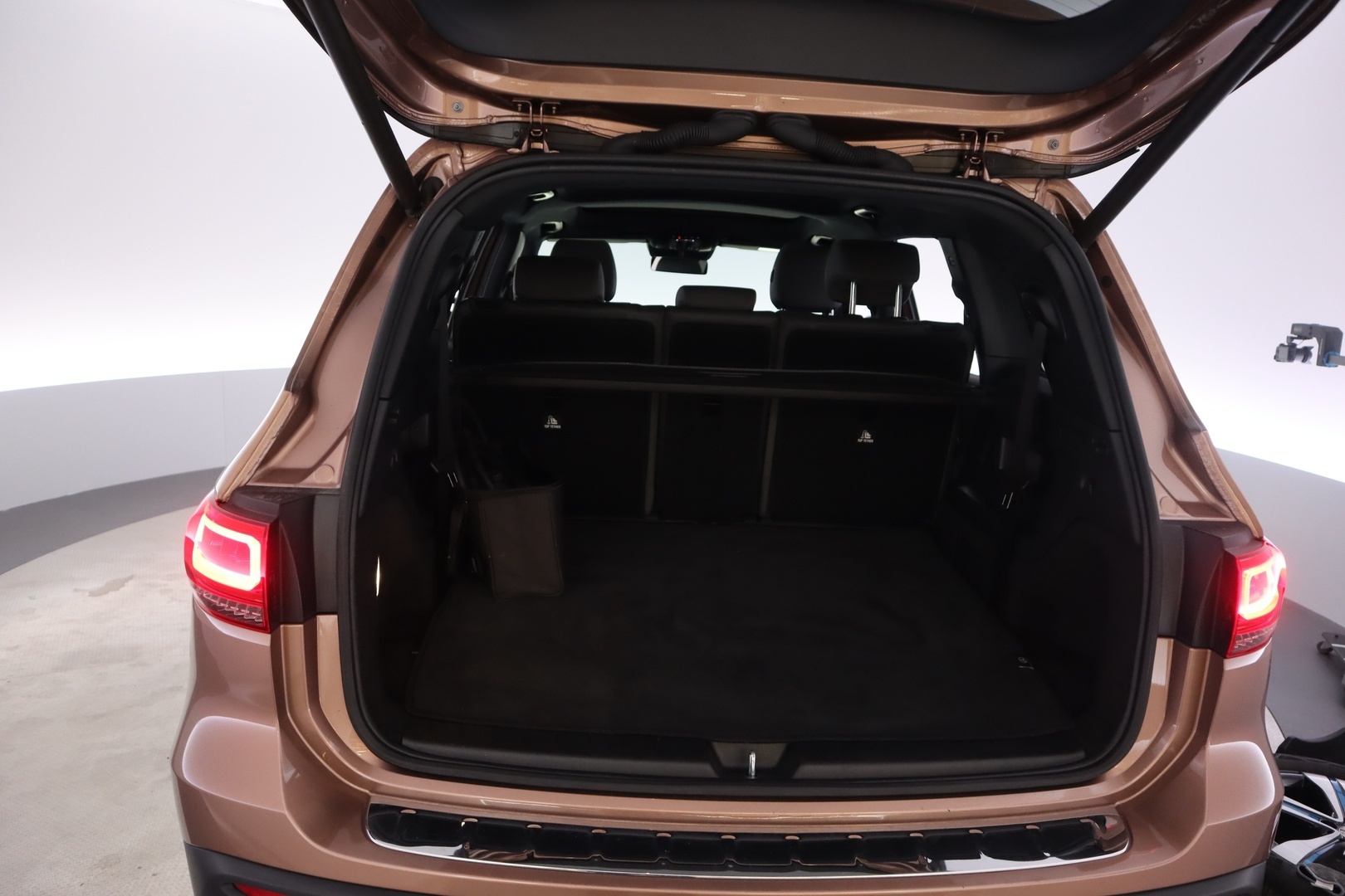 MERCEDES-BENZ EQB 2022