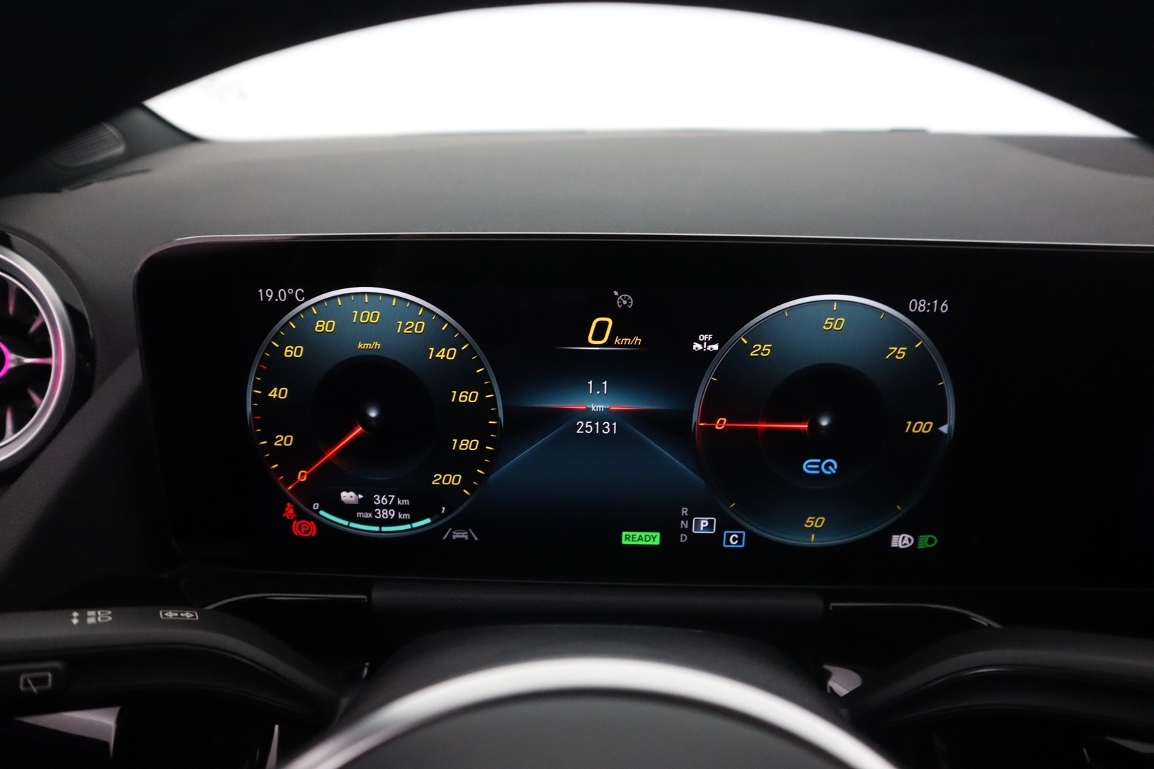 MERCEDES-BENZ EQA 2024