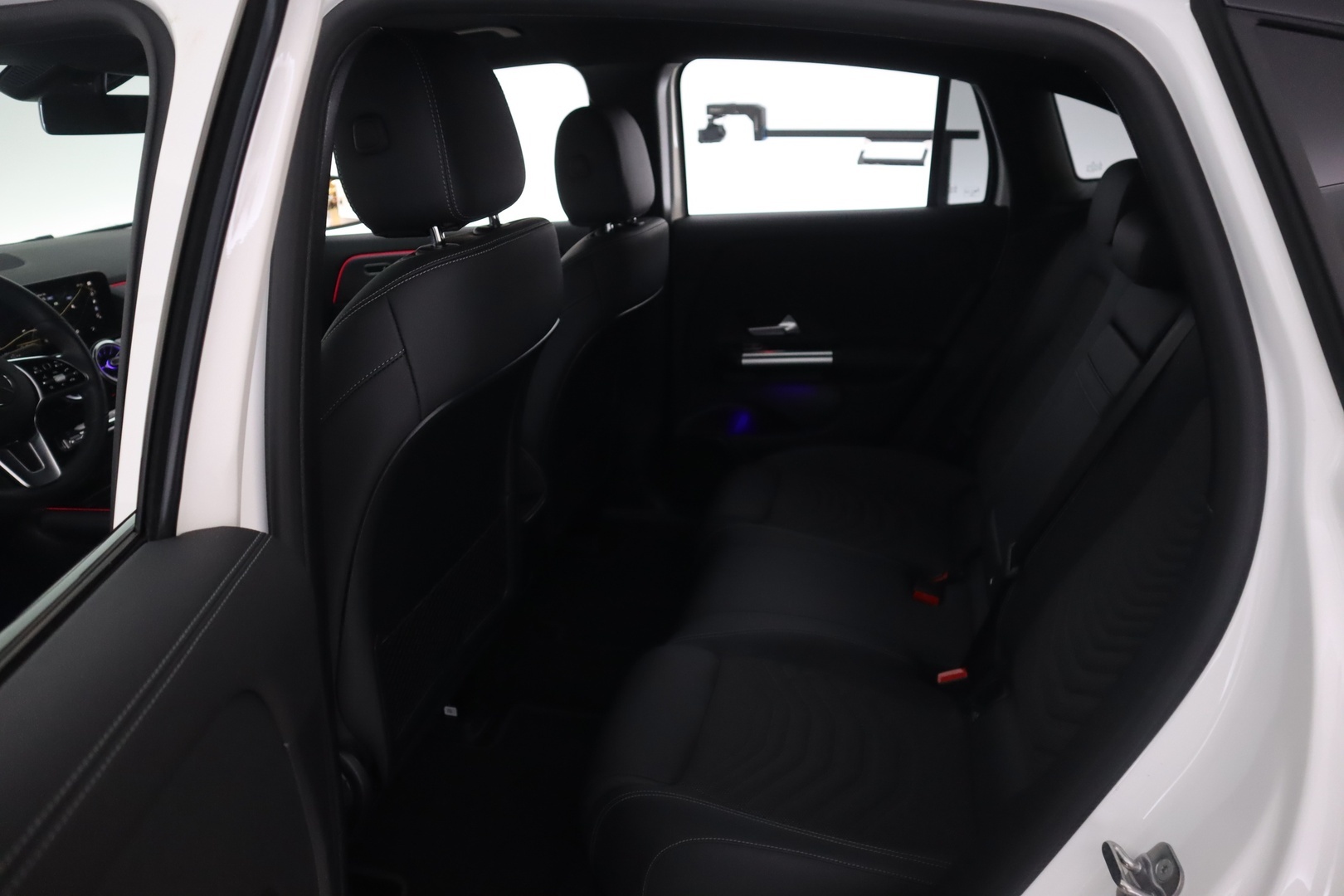 MERCEDES-BENZ EQA 2024