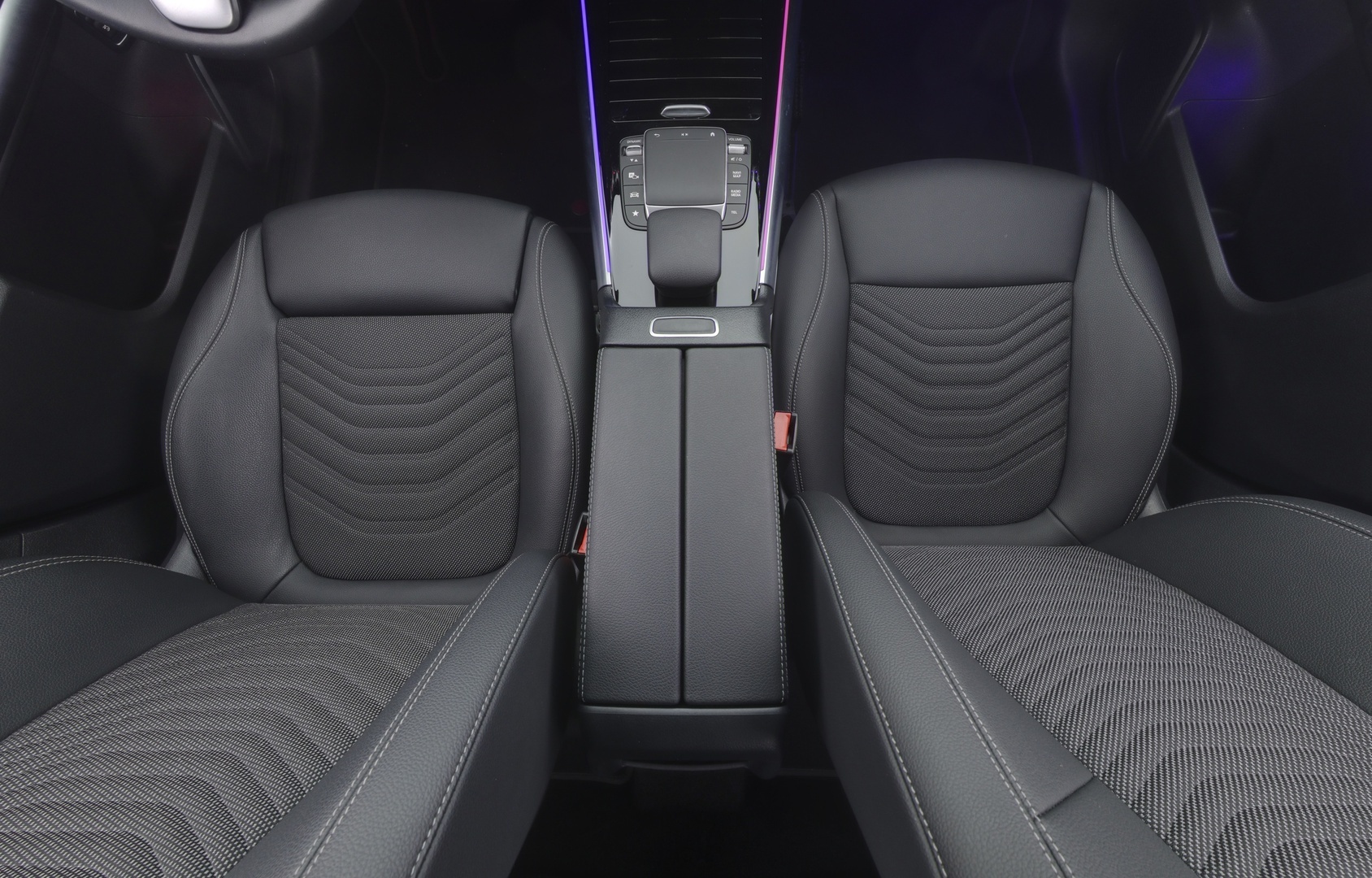 MERCEDES-BENZ EQA 2024