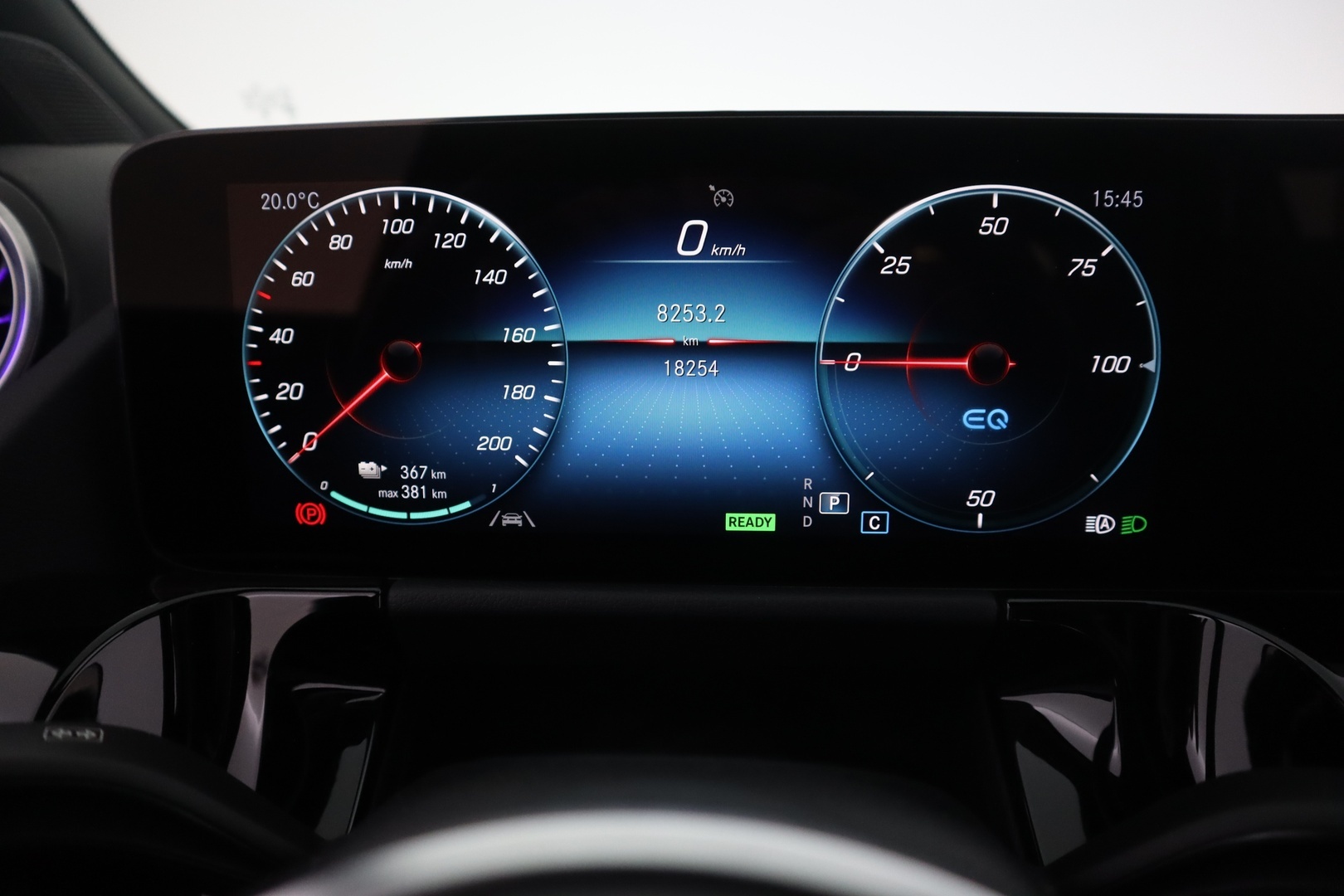 MERCEDES-BENZ EQA 2024