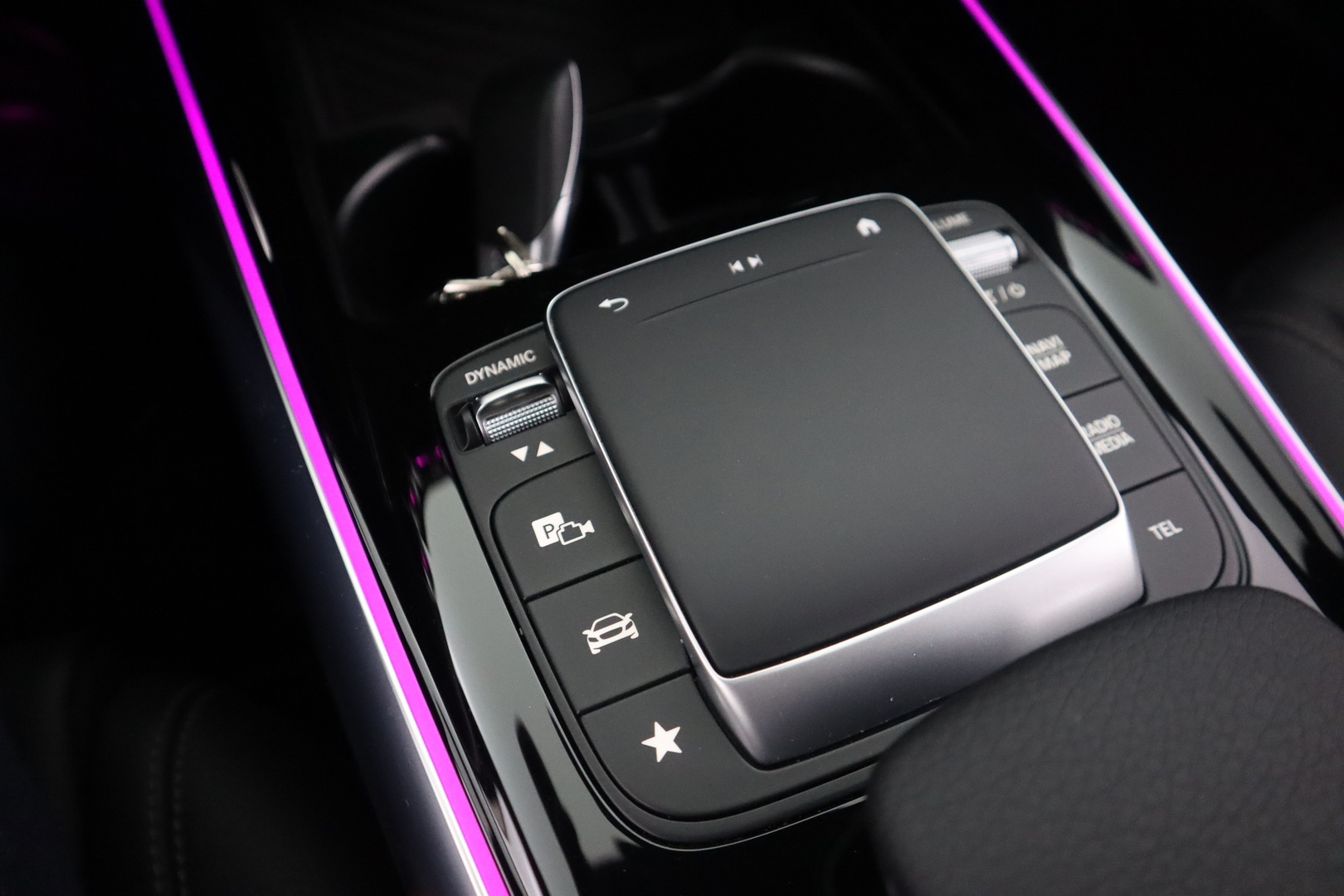 MERCEDES-BENZ EQA 2024