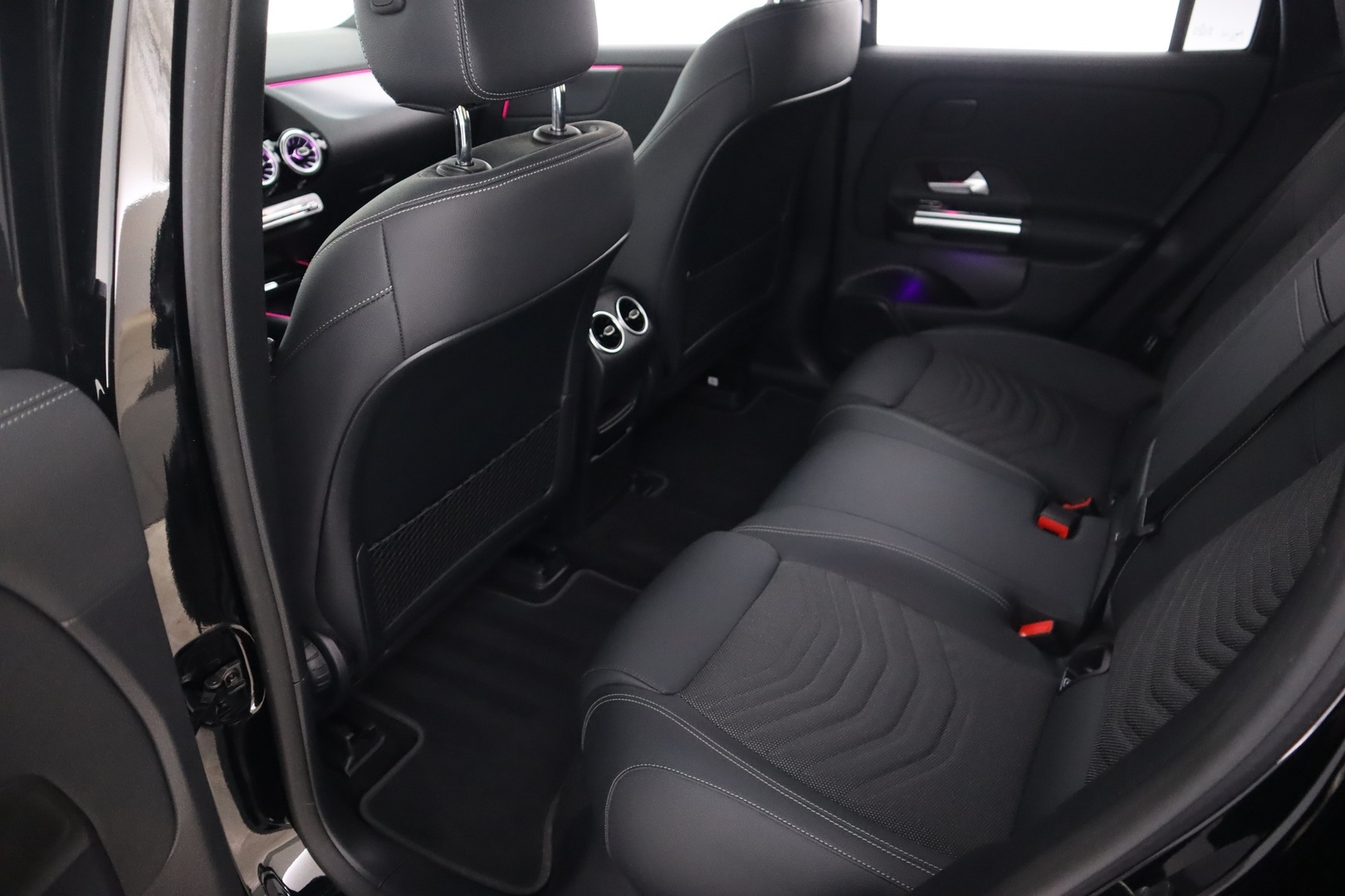 MERCEDES-BENZ EQA 2024