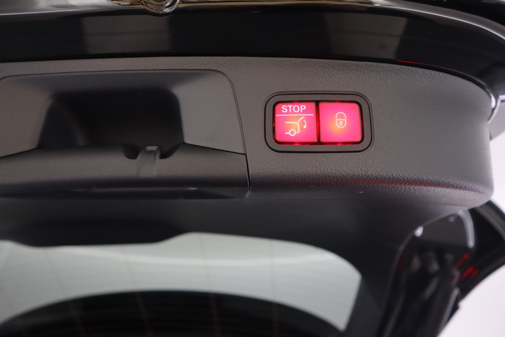 MERCEDES-BENZ EQA 2024