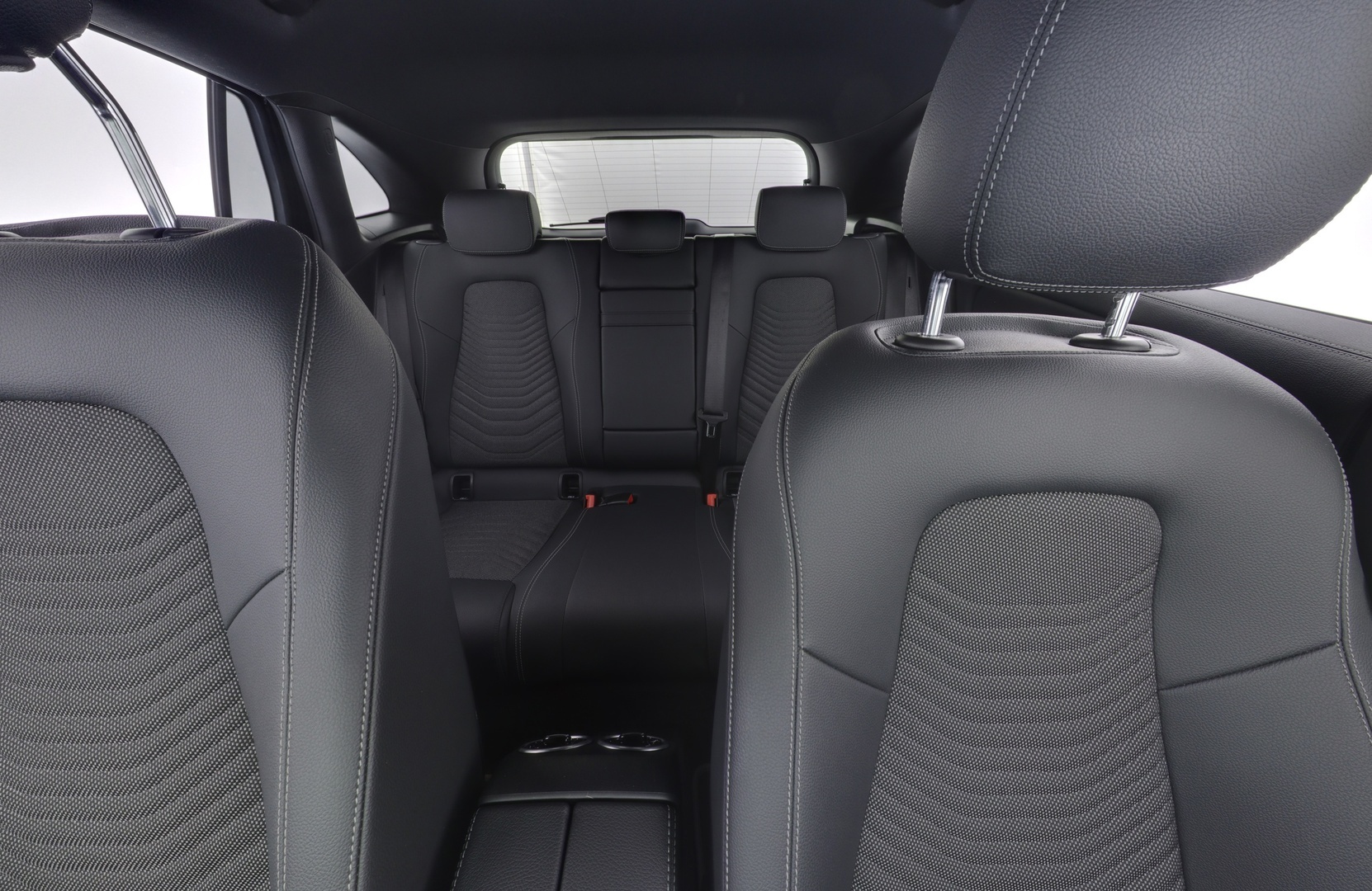 MERCEDES-BENZ EQA 2024