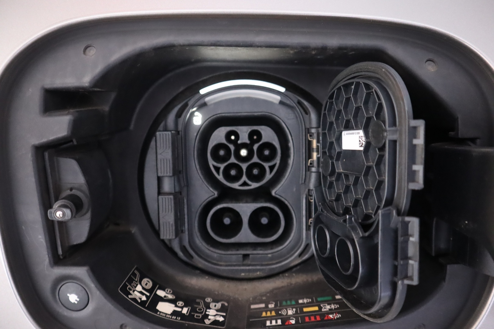 MERCEDES-BENZ EQC 2023