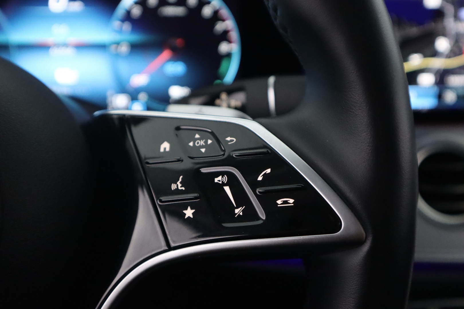 MERCEDES-BENZ E 2023