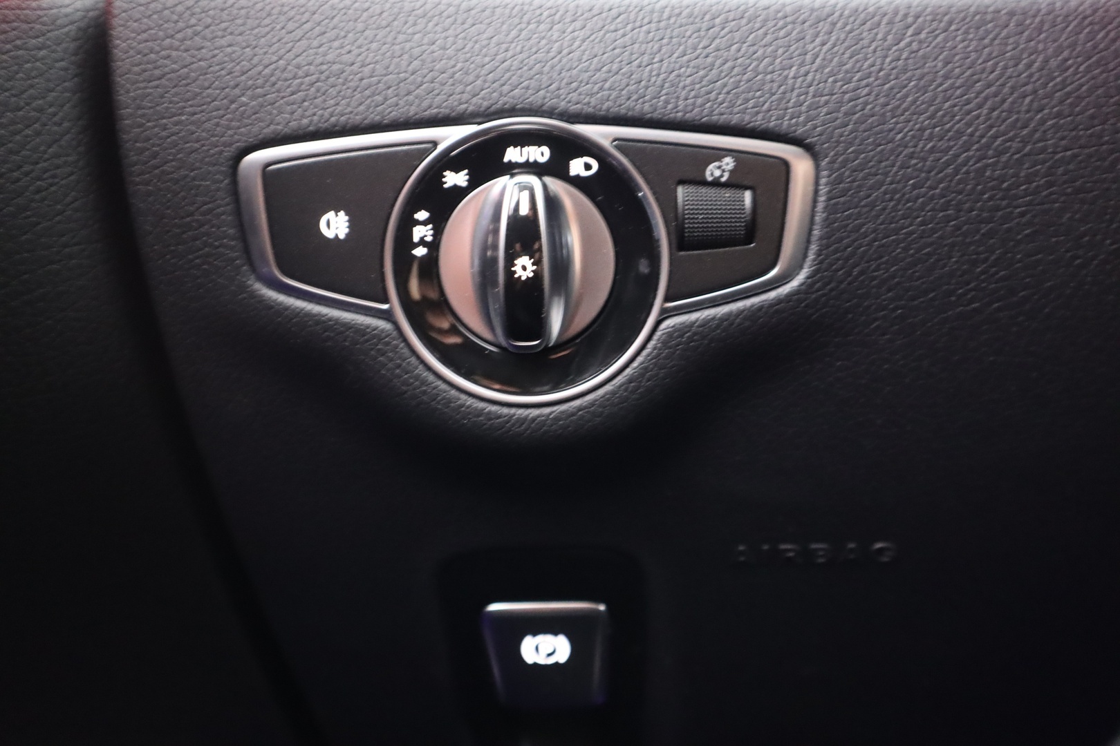 MERCEDES-BENZ E 2023