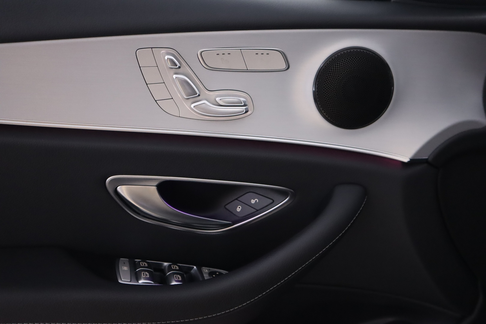 MERCEDES-BENZ E 2023