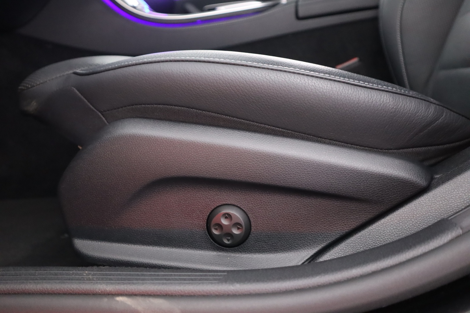 MERCEDES-BENZ E 2023