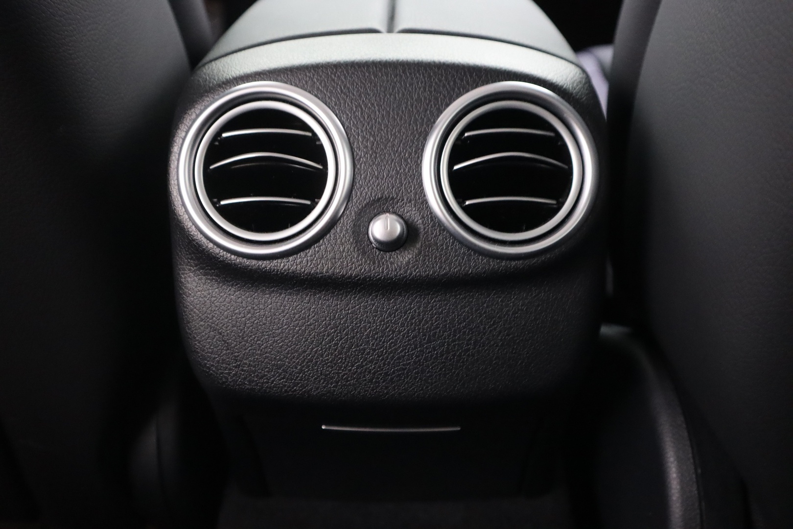 MERCEDES-BENZ E 2023