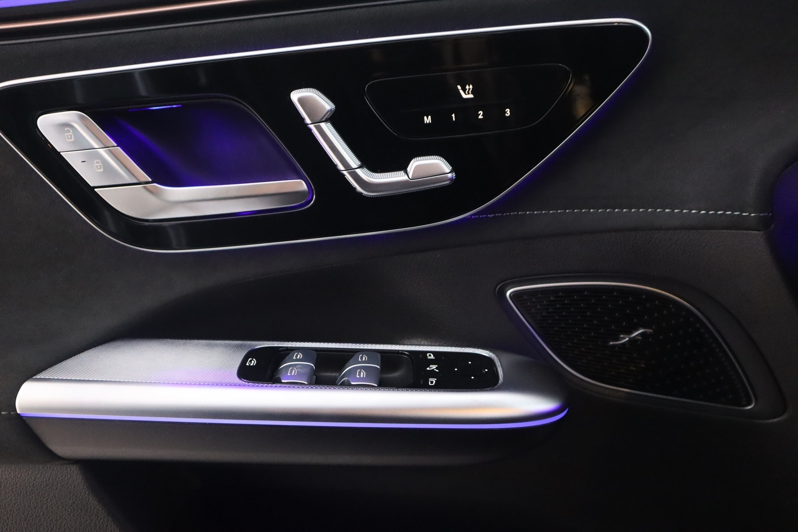 MERCEDES-BENZ EQE SUV 2025