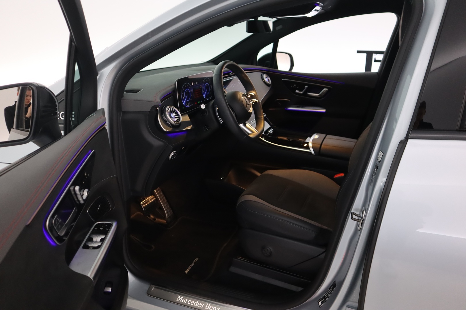 MERCEDES-BENZ EQE SUV 2025