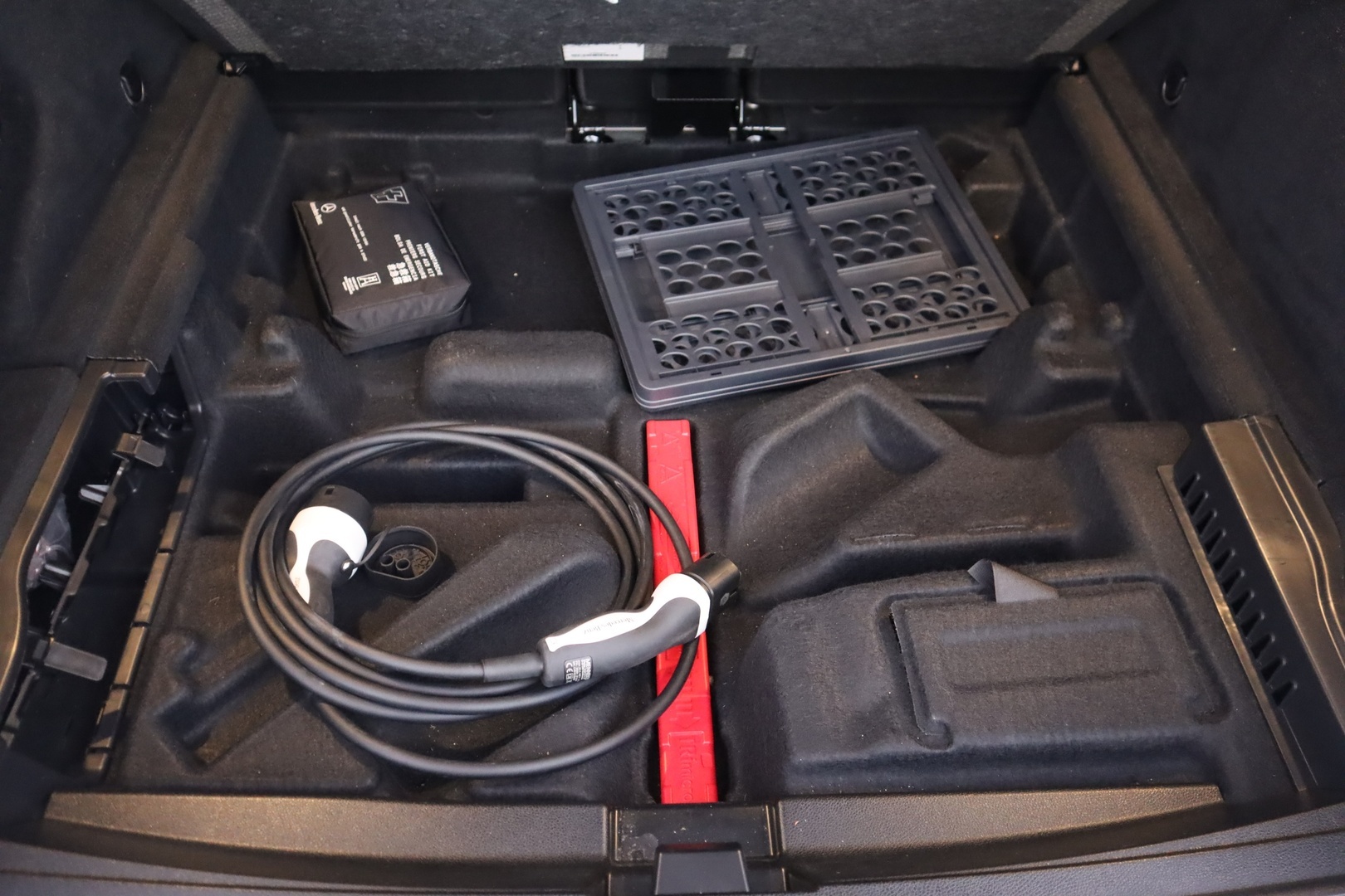 MERCEDES-BENZ EQC 2023