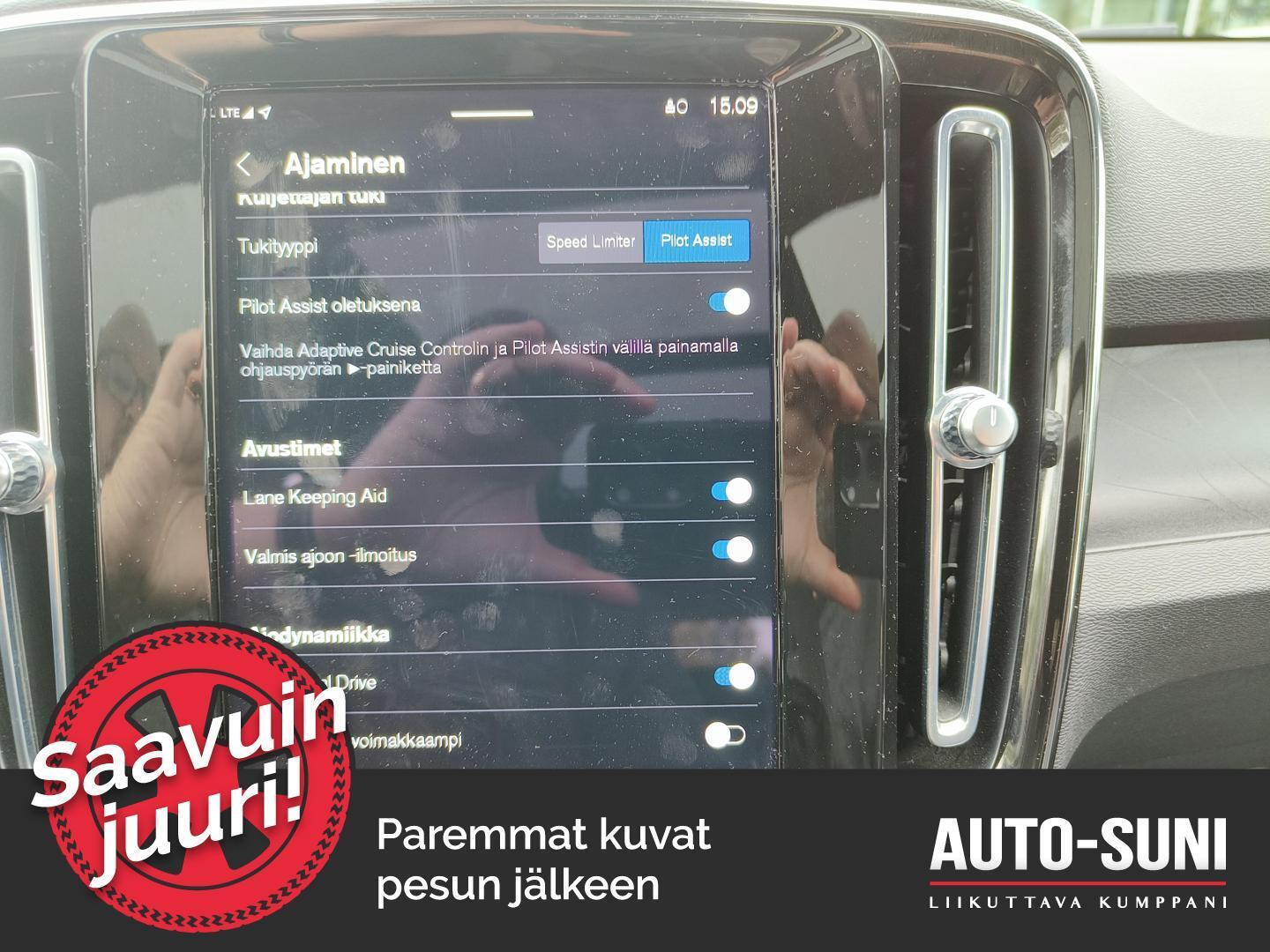VOLVO XC40 2023