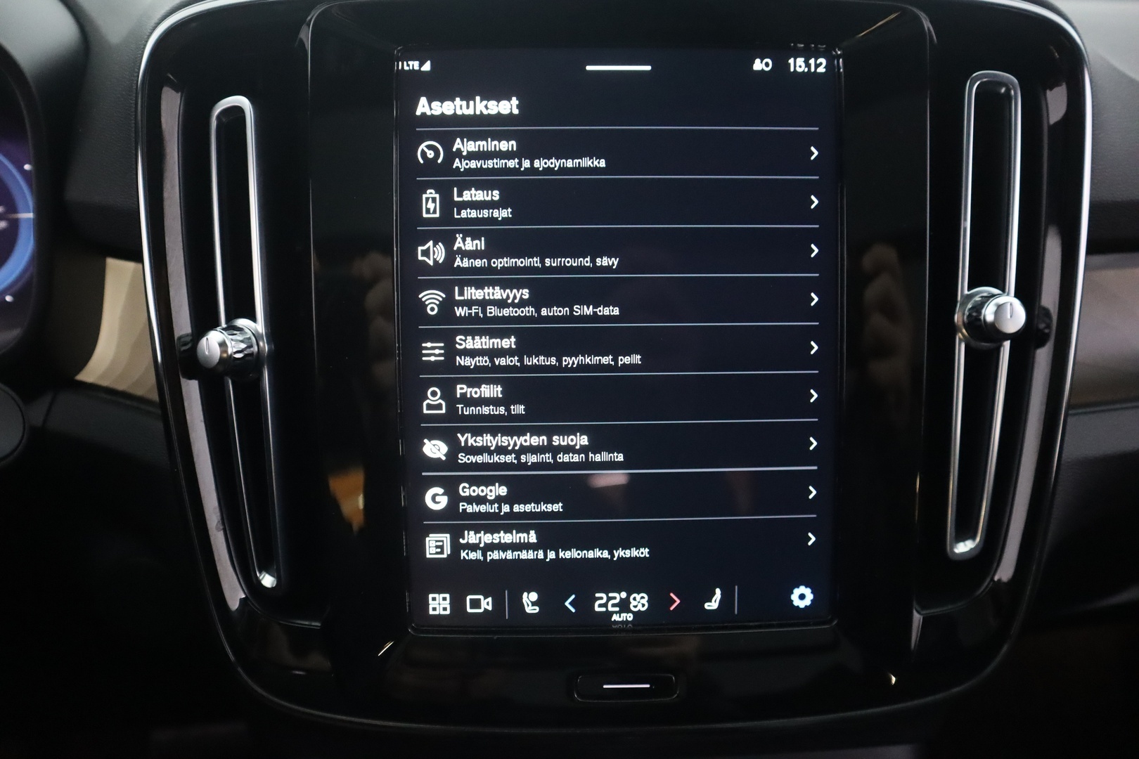 VOLVO XC40 15
