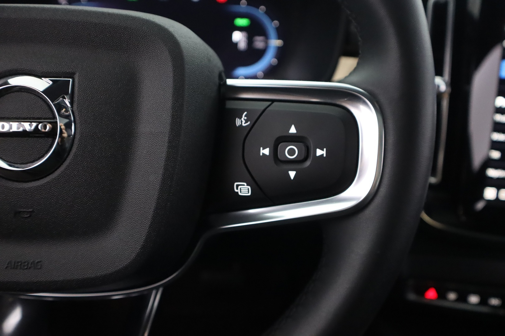 VOLVO XC40 19