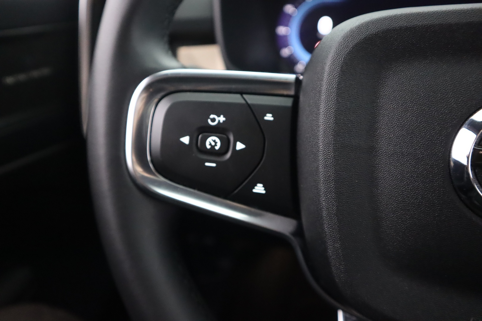 VOLVO XC40 20