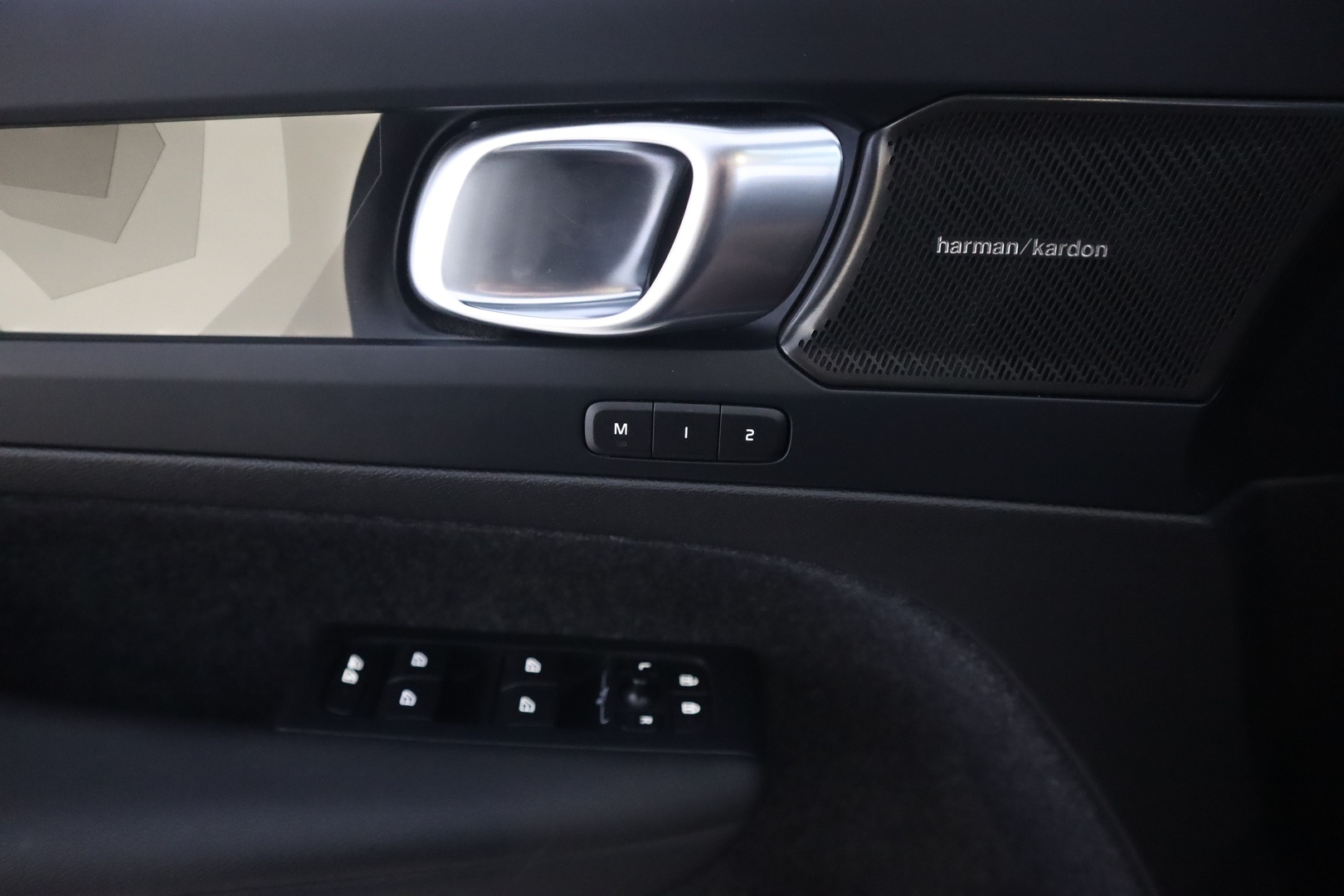 VOLVO XC40 21