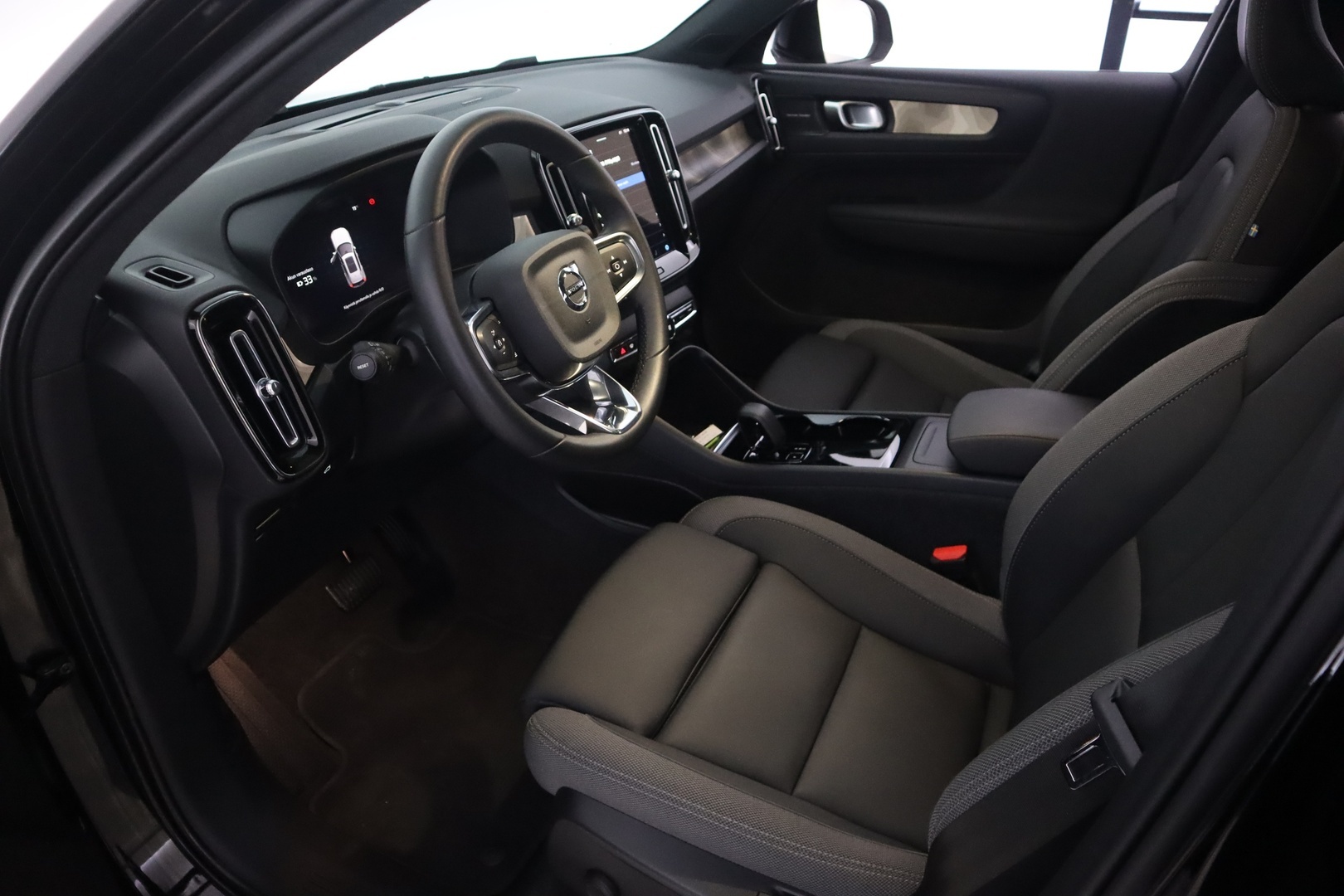 VOLVO XC40 22