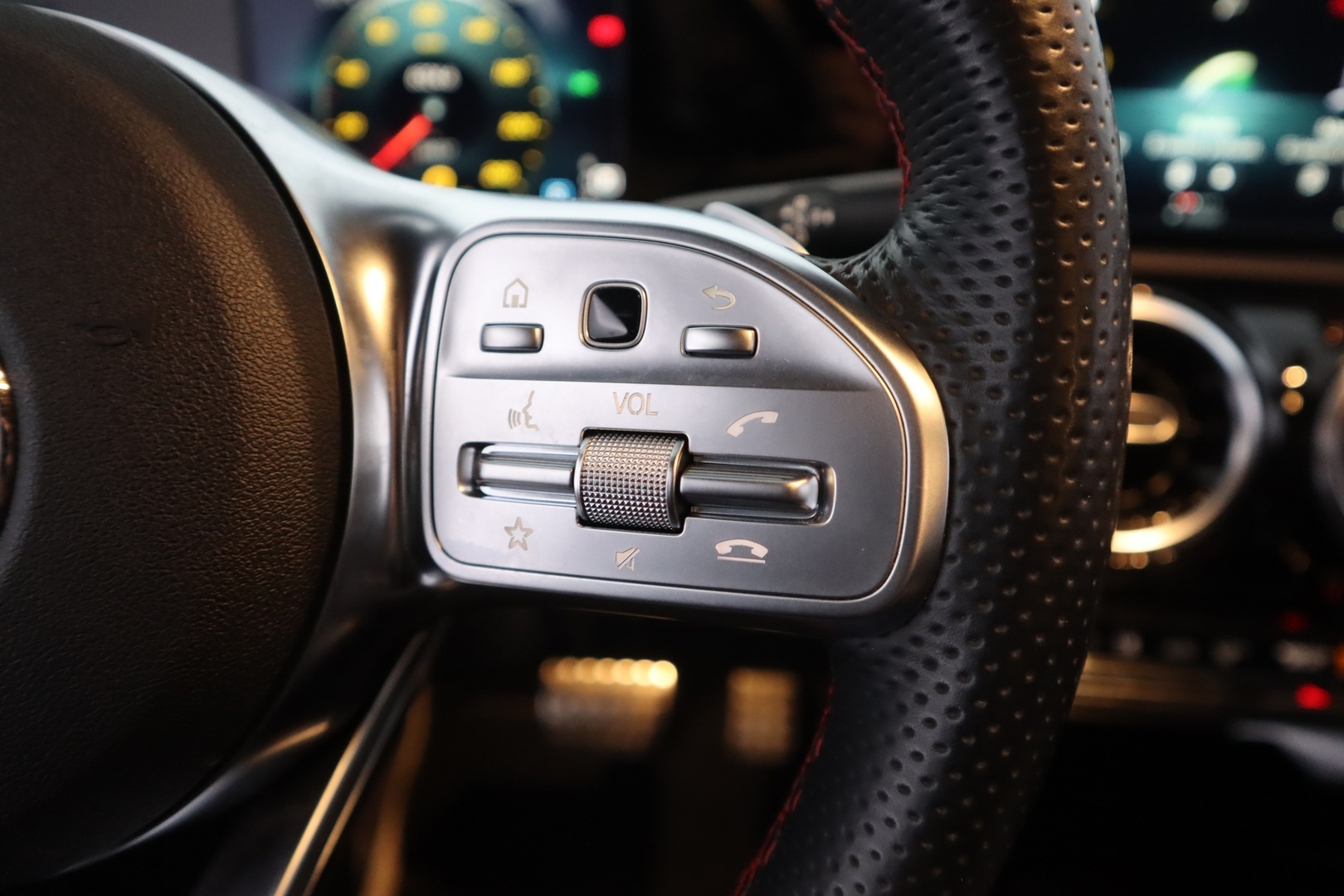 MERCEDES-BENZ CLA 2020